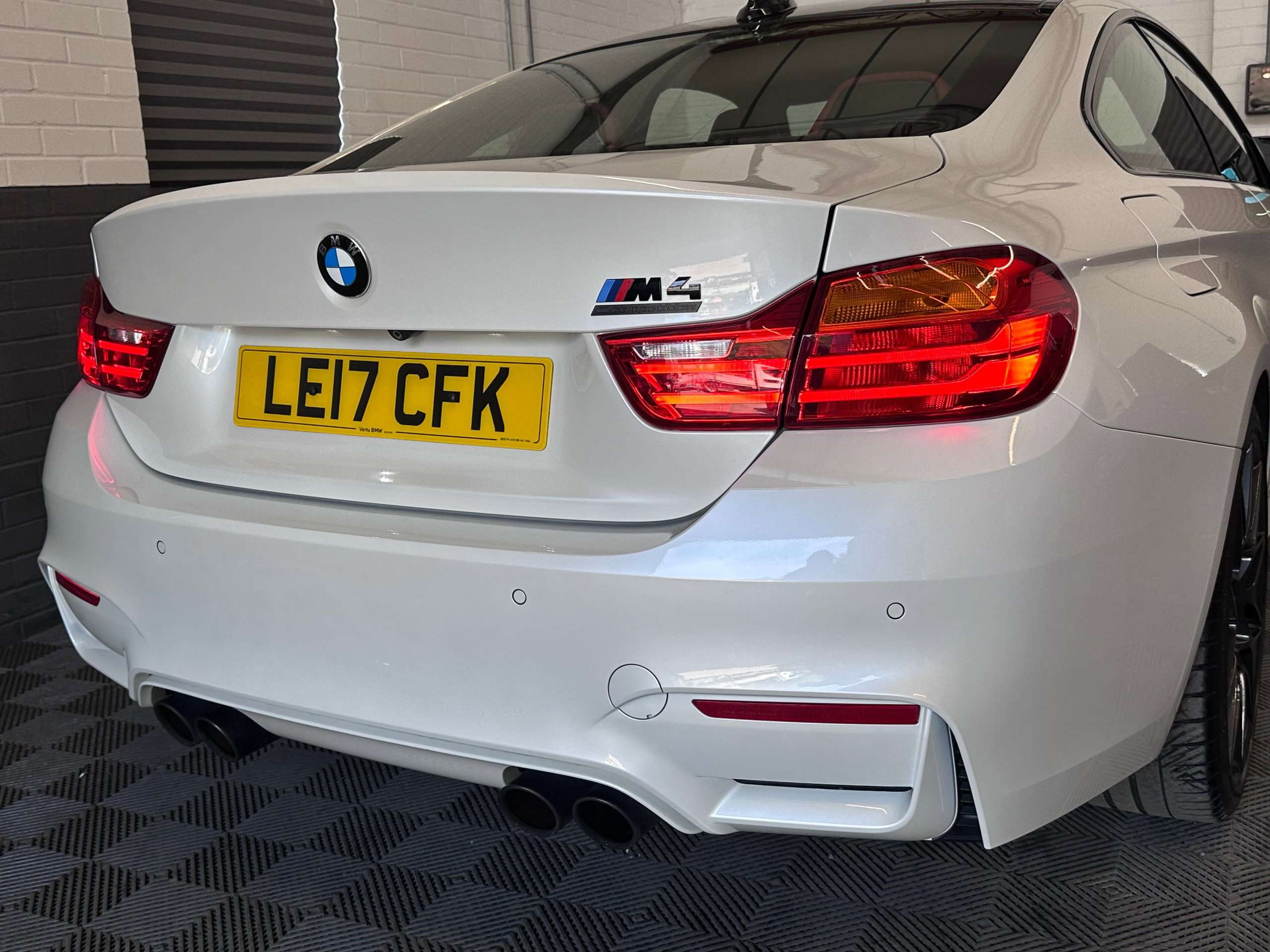 2017 BMW M4 2017 BMW M4