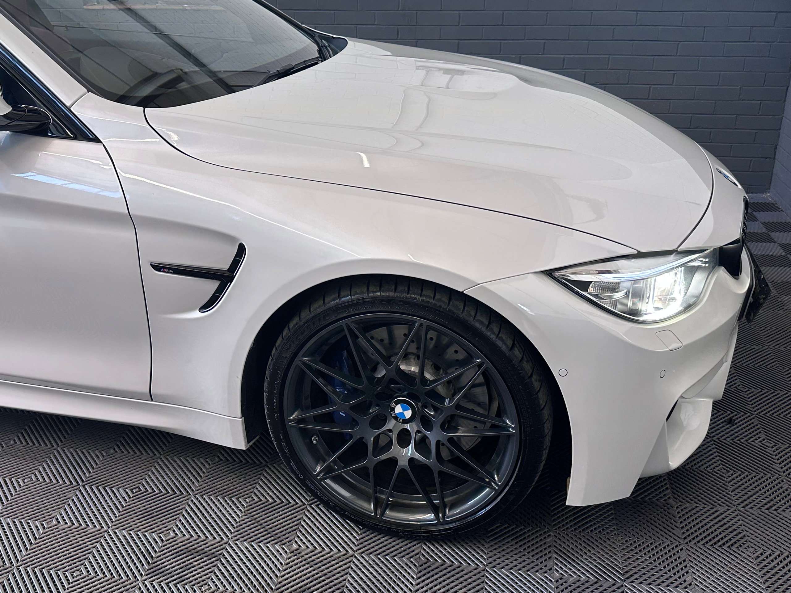 2017 BMW M4 2017 BMW M4