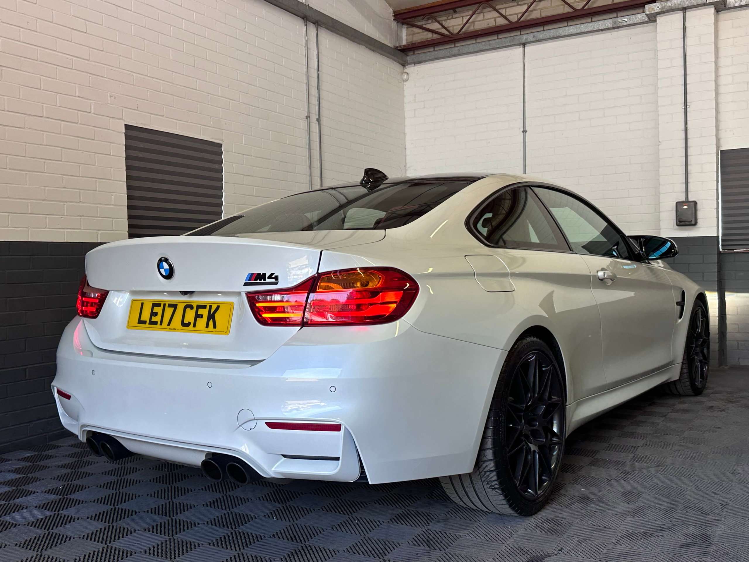 2017 BMW M4 2017 BMW M4