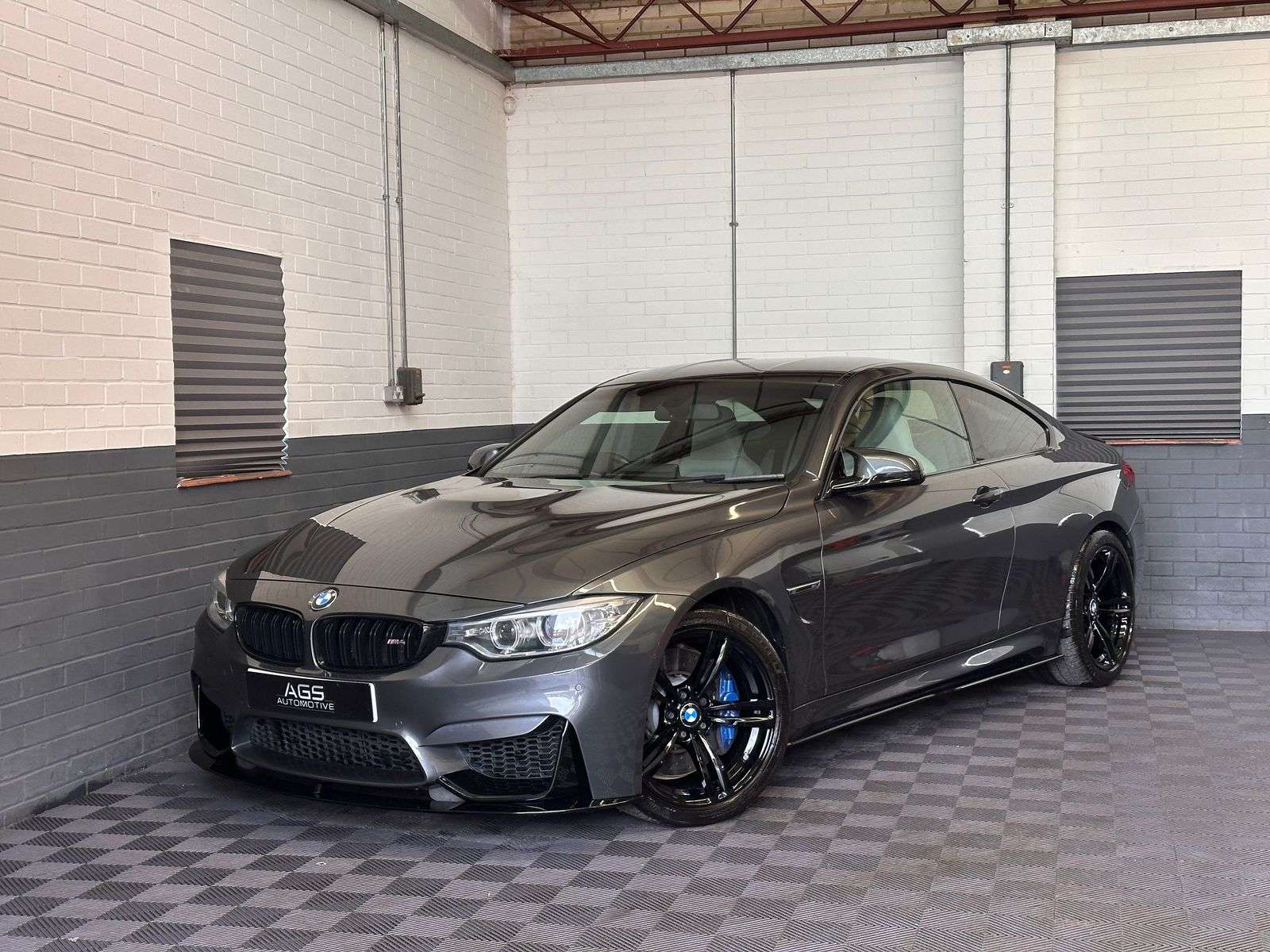 A 2015 BMW M4 3.0 BiTurbo Coupe 2dr Petrol DCT Euro 6 (s/s) (431 ps) A 2015 BMW M4 3.0 BiTurbo Coupe 2dr Petrol DCT Euro 6 (s/s) (431 ps)