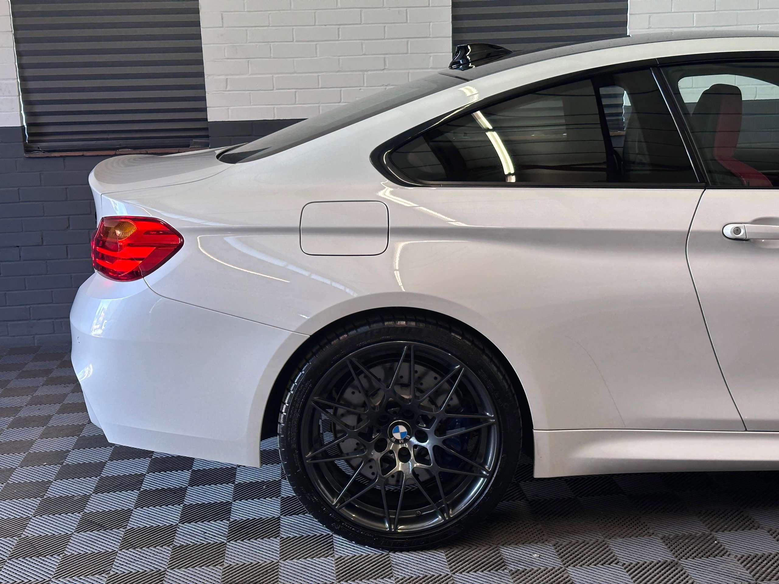 2017 BMW M4 2017 BMW M4