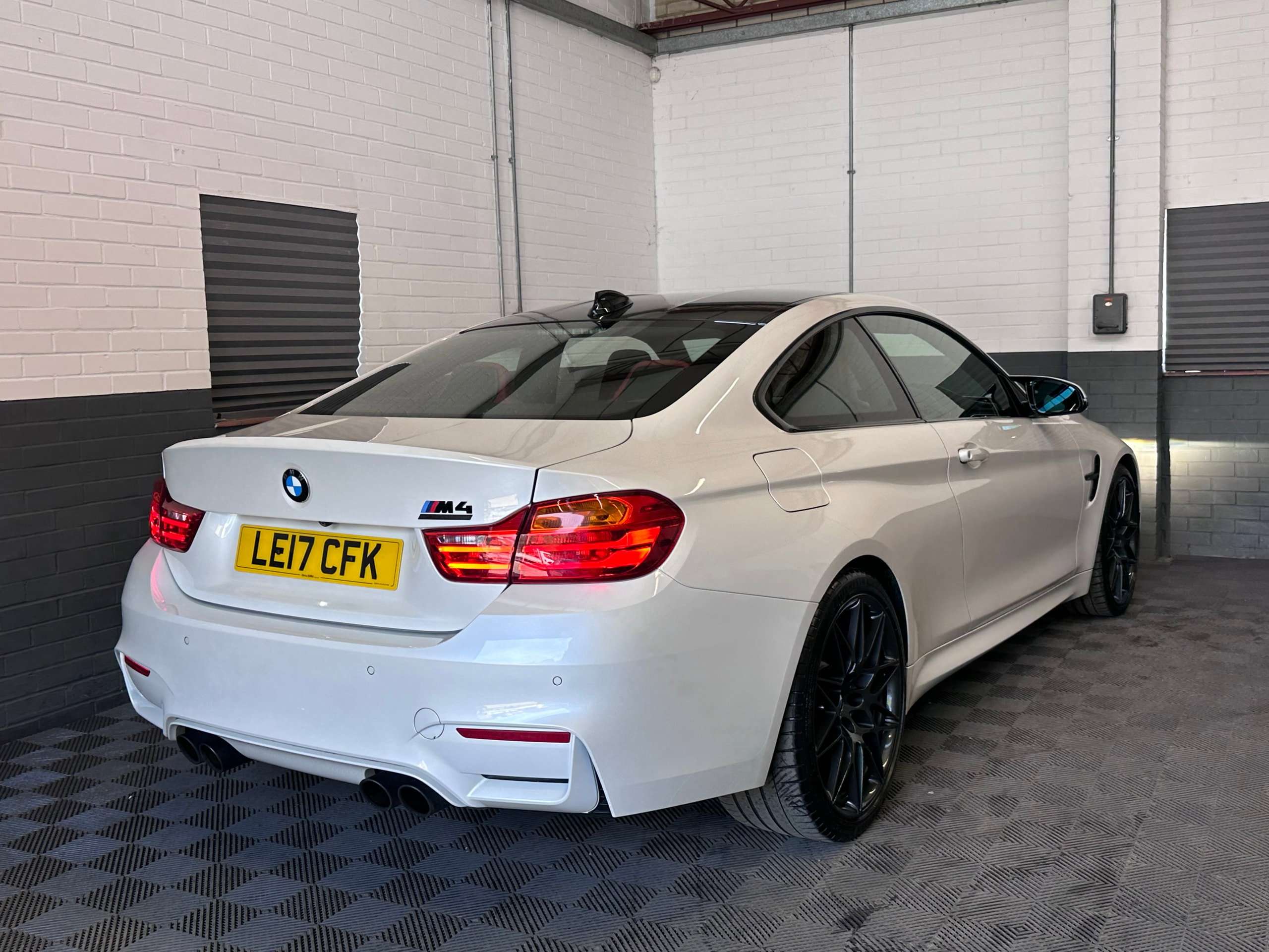 2017 BMW M4 2017 BMW M4