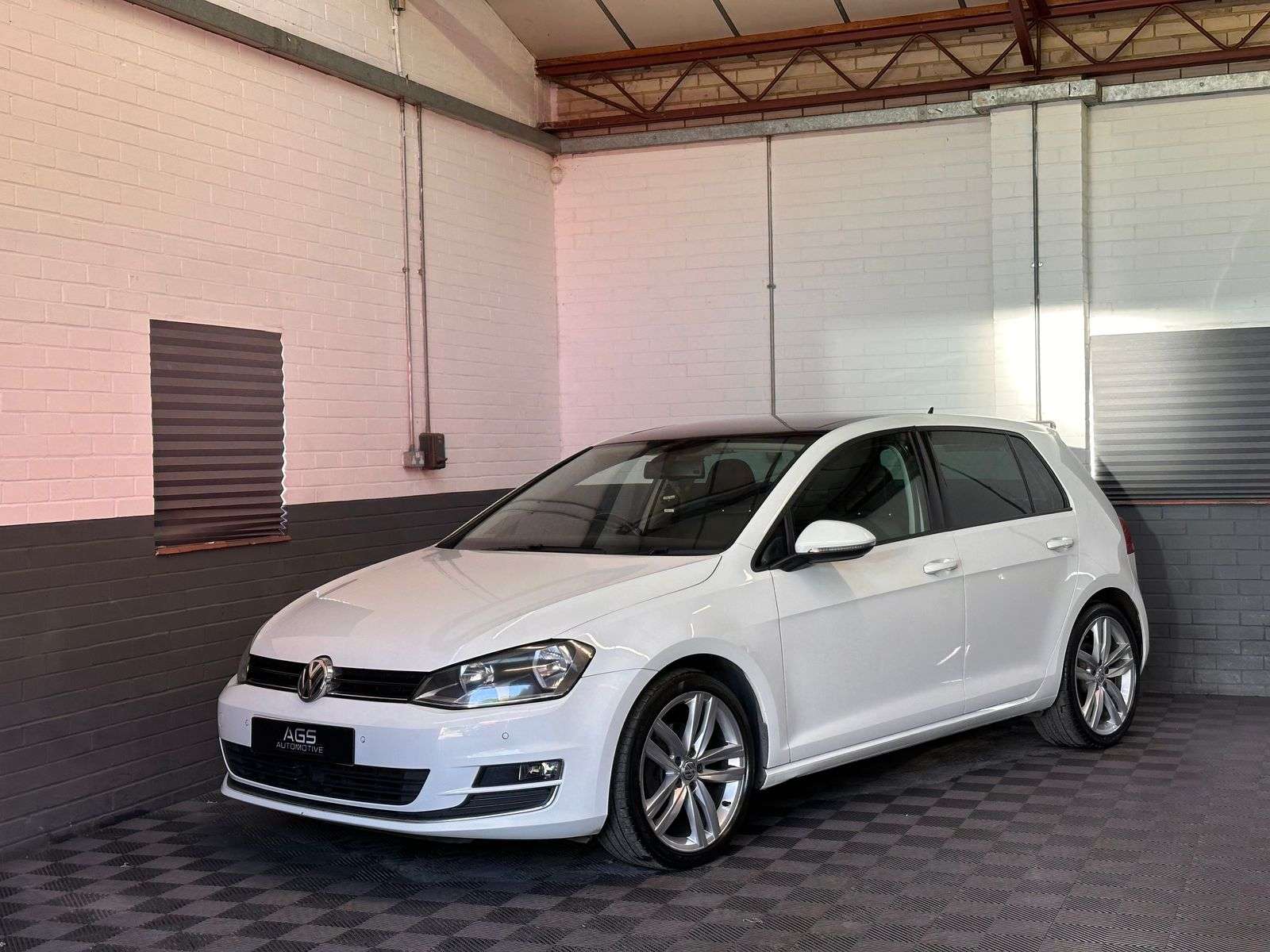 A 2016 VOLKSWAGEN GOLF 2.0 TDI BlueMotion Tech GT Edition Hatchback 5dr Diesel DSG Euro 6 (s/s) (150 ps) A 2016 VOLKSWAGEN GOLF 2.0 TDI BlueMotion Tech GT Edition Hatchback 5dr Diesel DSG Euro 6 (s/s) (150 ps)