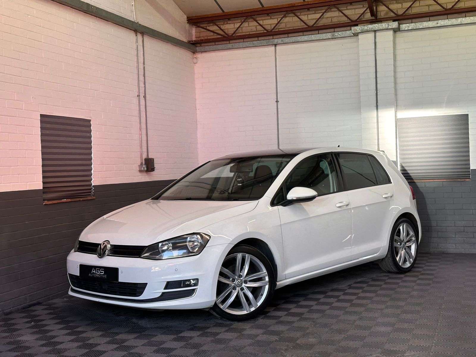 A 2016 VOLKSWAGEN GOLF 2.0 TDI BlueMotion Tech GT Edition Hatchback 5dr Diesel DSG Euro 6 (s/s) (150 ps) A 2016 VOLKSWAGEN GOLF 2.0 TDI BlueMotion Tech GT Edition Hatchback 5dr Diesel DSG Euro 6 (s/s) (150 ps)