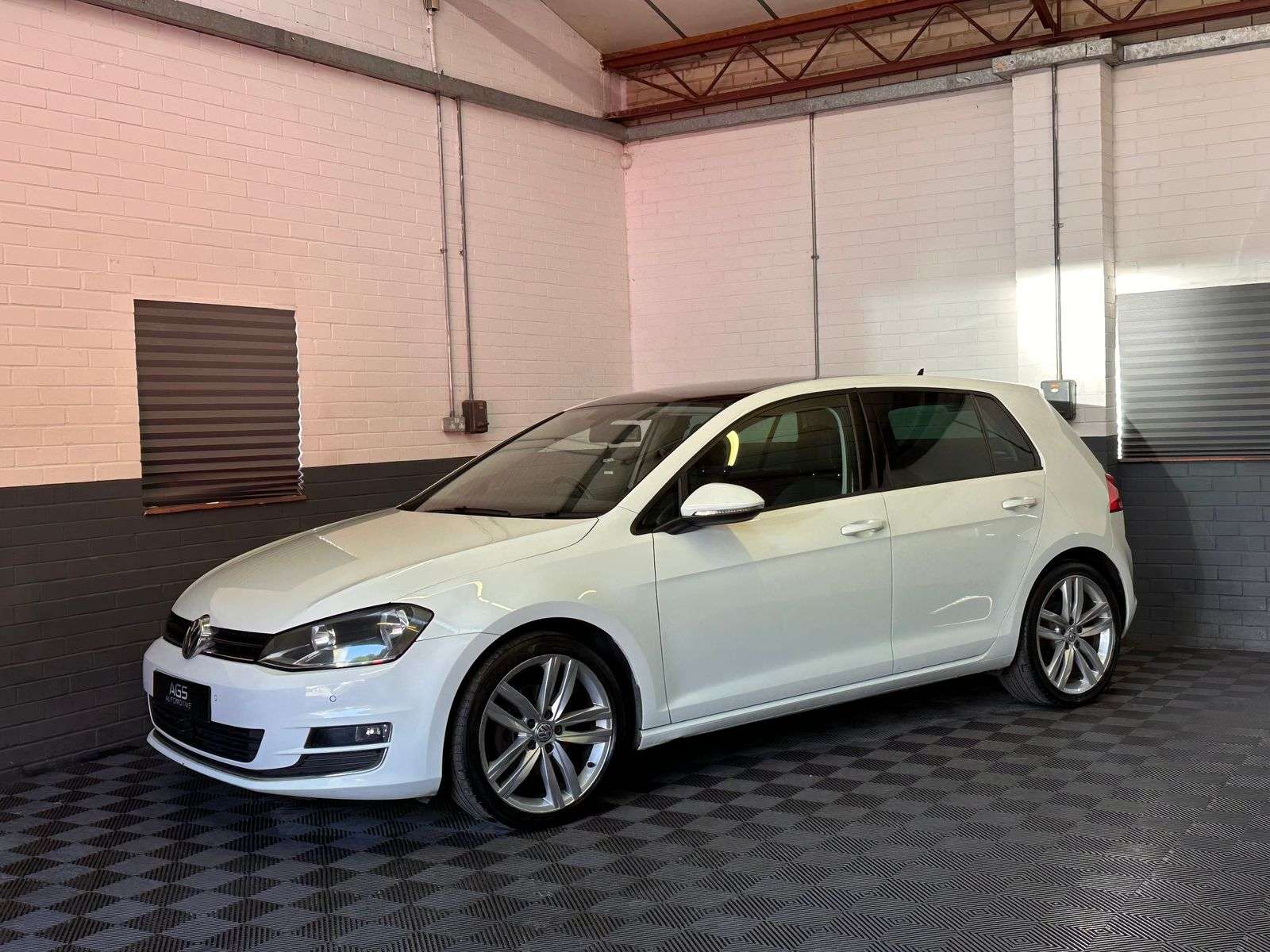 A 2016 VOLKSWAGEN GOLF 2.0 TDI BlueMotion Tech GT Edition Hatchback 5dr Diesel DSG Euro 6 (s/s) (150 ps) A 2016 VOLKSWAGEN GOLF 2.0 TDI BlueMotion Tech GT Edition Hatchback 5dr Diesel DSG Euro 6 (s/s) (150 ps)
