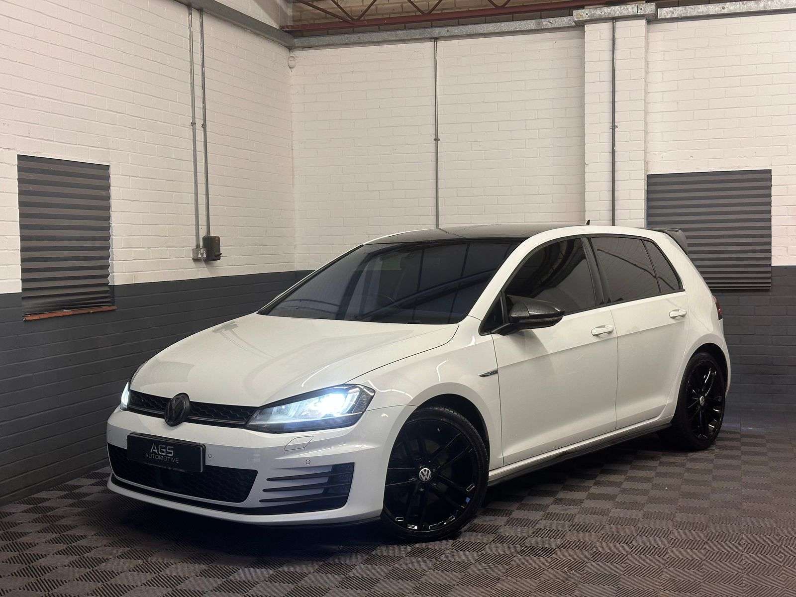 A 2014 VOLKSWAGEN GOLF 2.0 TDI BlueMotion Tech GTD Hatchback 5dr Diesel DSG Euro 6 (s/s) (184 ps) A 2014 VOLKSWAGEN GOLF 2.0 TDI BlueMotion Tech GTD Hatchback 5dr Diesel DSG Euro 6 (s/s) (184 ps)