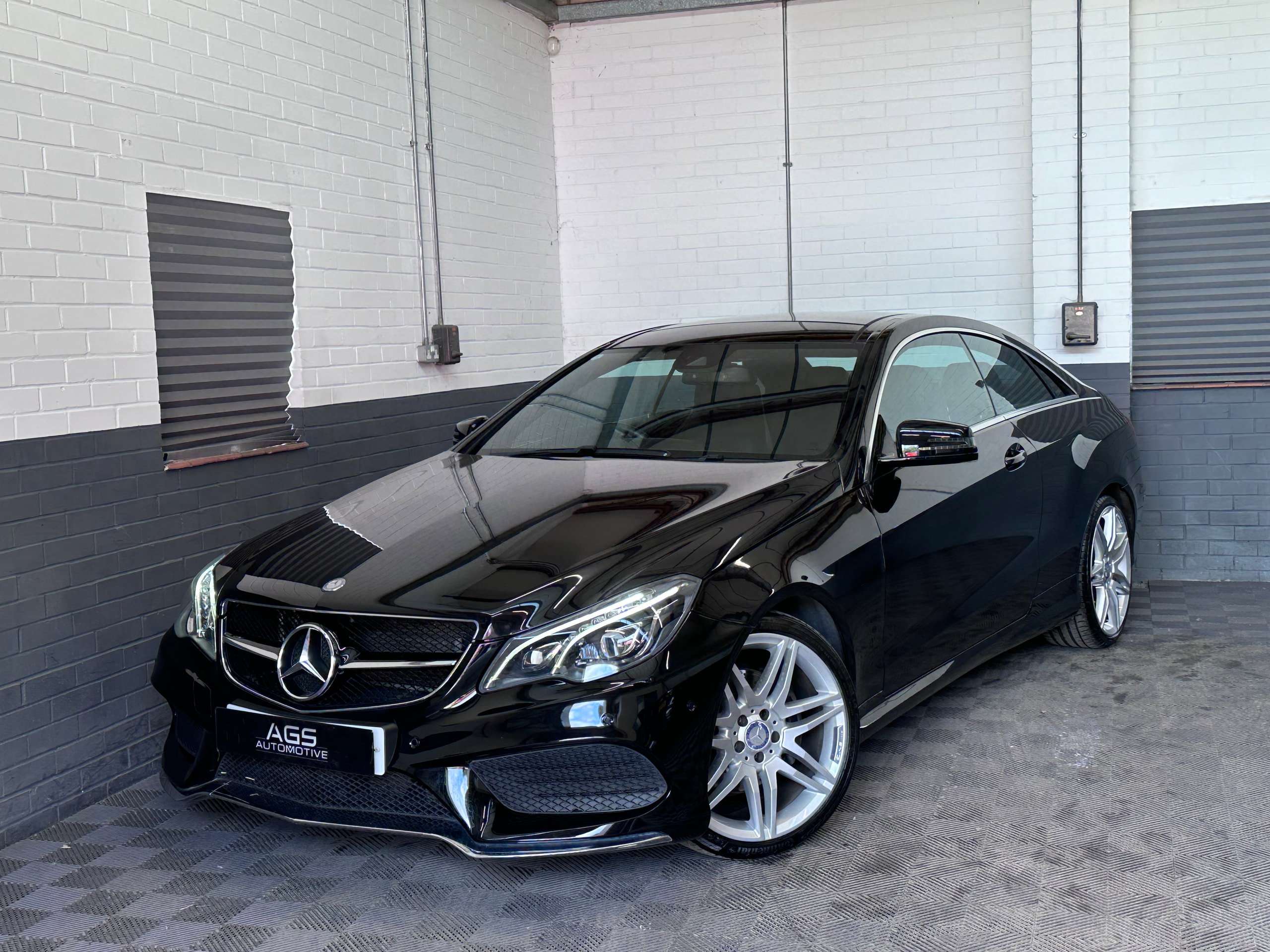 A 2017 MERCEDES-BENZ E CLASS 2.1 E220d AMG Line Edition Coupe 2dr Diesel G-Tronic+ Euro 6 (s/s) (177 ps) A 2017 MERCEDES-BENZ E CLASS 2.1 E220d AMG Line Edition Coupe 2dr Diesel G-Tronic+ Euro 6 (s/s) (177 ps)
