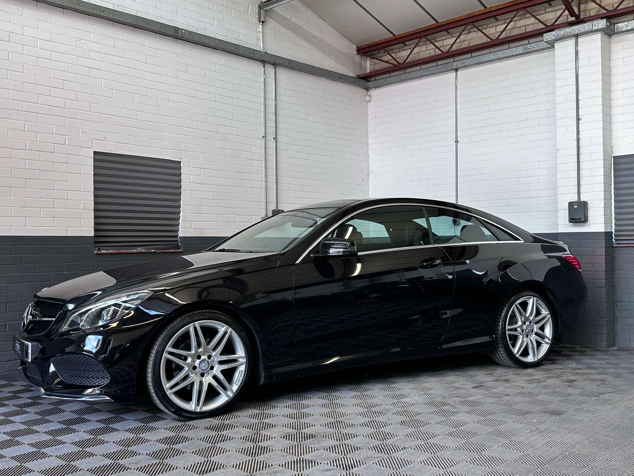 A 2017 MERCEDES-BENZ E CLASS 2.1 E220d AMG Line Edition Coupe 2dr Diesel G-Tronic+ Euro 6 (s/s) (177 ps) A 2017 MERCEDES-BENZ E CLASS 2.1 E220d AMG Line Edition Coupe 2dr Diesel G-Tronic+ Euro 6 (s/s) (177 ps)