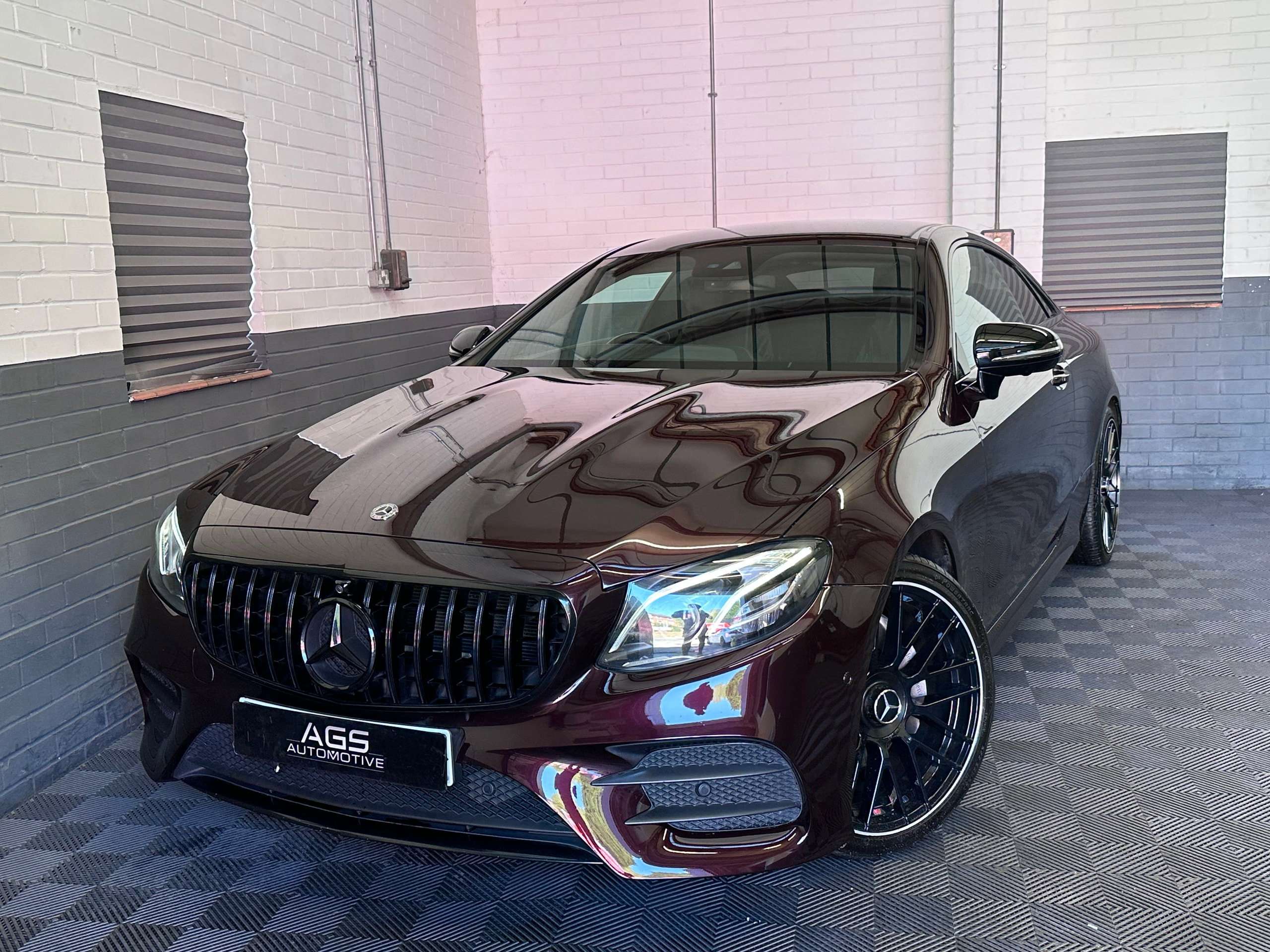 A 2019 MERCEDES-BENZ E CLASS 2.0 E220d AMG Line Coupe 2dr Diesel G-Tronic+ Euro 6 (s/s) (194 ps) A 2019 MERCEDES-BENZ E CLASS 2.0 E220d AMG Line Coupe 2dr Diesel G-Tronic+ Euro 6 (s/s) (194 ps)