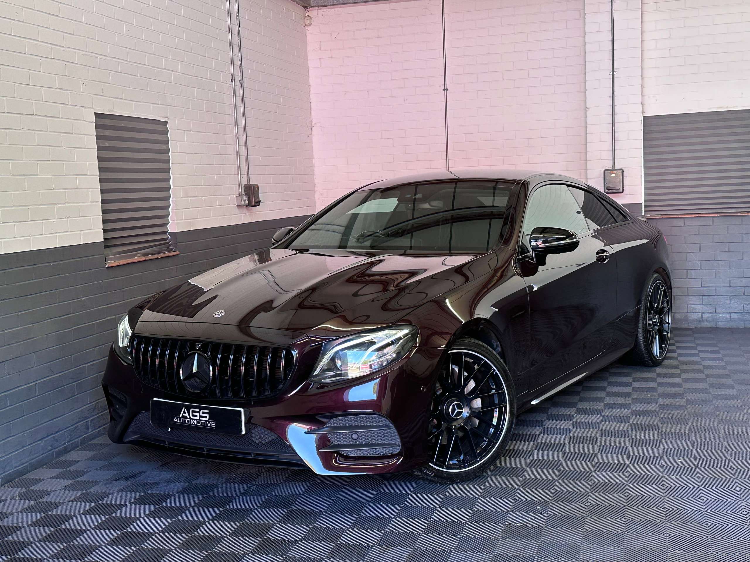 A 2019 MERCEDES-BENZ E CLASS 2.0 E220d AMG Line Coupe 2dr Diesel G-Tronic+ Euro 6 (s/s) (194 ps) A 2019 MERCEDES-BENZ E CLASS 2.0 E220d AMG Line Coupe 2dr Diesel G-Tronic+ Euro 6 (s/s) (194 ps)