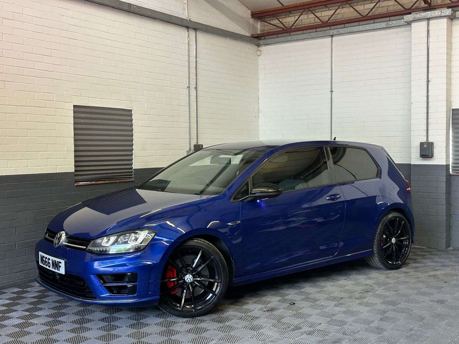 A 2015 VOLKSWAGEN GOLF 2.0 TSI BlueMotion Tech R Hatchback 3dr Petrol DSG 4Motion Euro 6 (s/s) (300 ps) A 2015 VOLKSWAGEN GOLF 2.0 TSI BlueMotion Tech R Hatchback 3dr Petrol DSG 4Motion Euro 6 (s/s) (300 ps)
