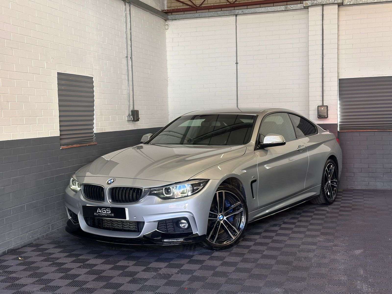 A 2018 BMW 4 SERIES 3.0 435d M Sport Coupe 2dr Diesel Auto xDrive Euro 6 (s/s) (313 ps) A 2018 BMW 4 SERIES 3.0 435d M Sport Coupe 2dr Diesel Auto xDrive Euro 6 (s/s) (313 ps)