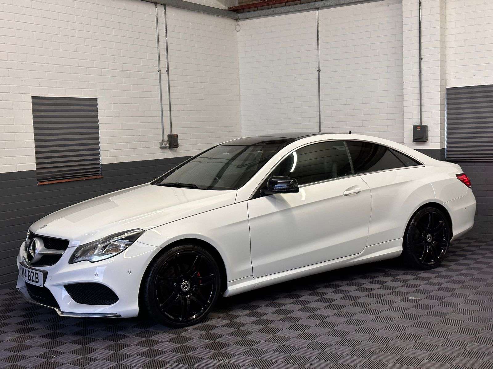 A 2014 MERCEDES-BENZ E CLASS 2.1 E250 CDI AMG Sport Coupe 2dr Diesel G-Tronic+ Euro 5 (s/s) (204 ps) A 2014 MERCEDES-BENZ E CLASS 2.1 E250 CDI AMG Sport Coupe 2dr Diesel G-Tronic+ Euro 5 (s/s) (204 ps)