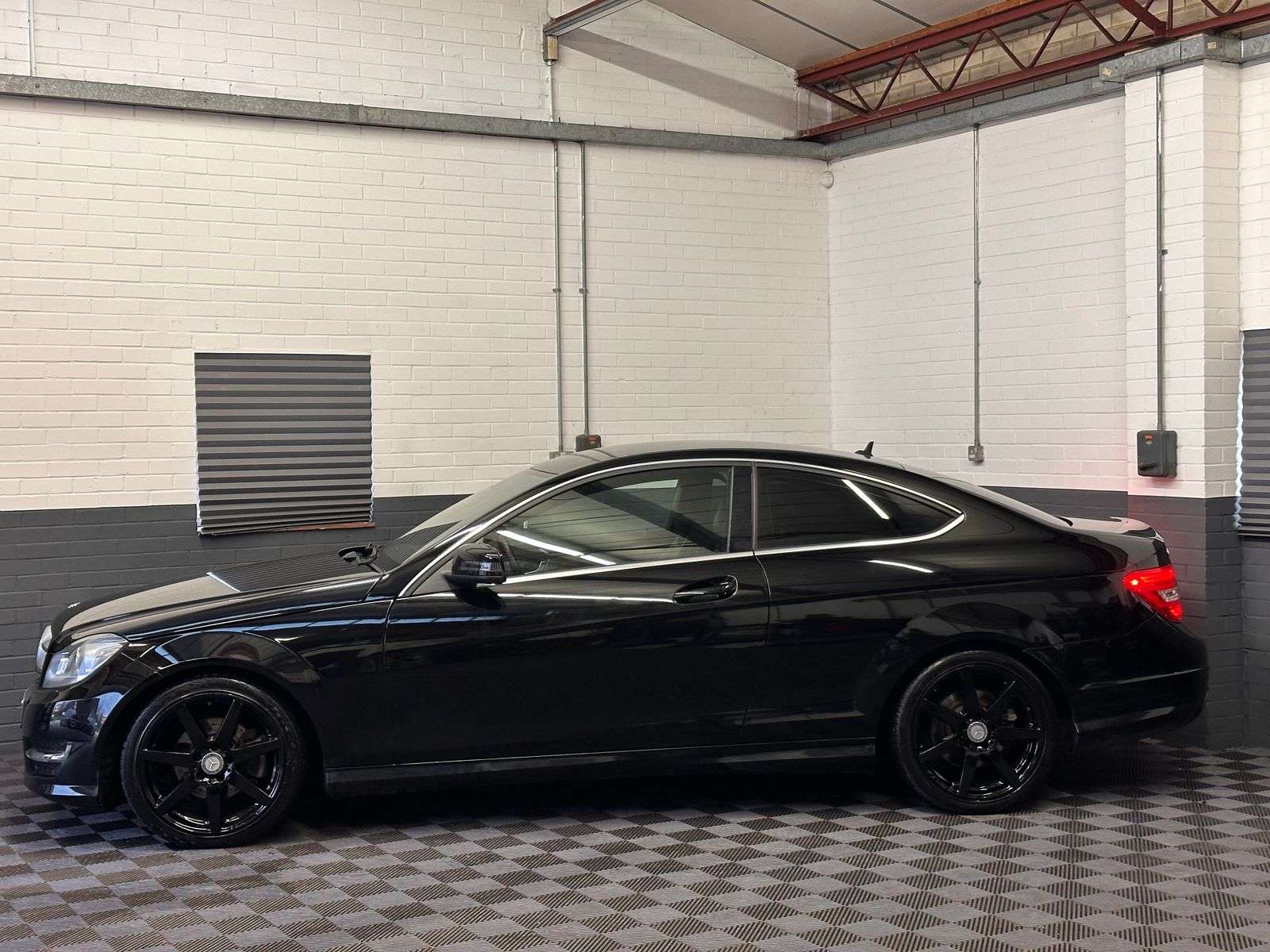 A 2013 MERCEDES-BENZ C CLASS 2.1 C250 CDI BlueEfficiency AMG Sport Coupe 2dr Diesel G-Tronic+ Euro 5 (s/s) (204 ps) A 2013 MERCEDES-BENZ C CLASS 2.1 C250 CDI BlueEfficiency AMG Sport Coupe 2dr Diesel G-Tronic+ Euro 5 (s/s) (204 ps)