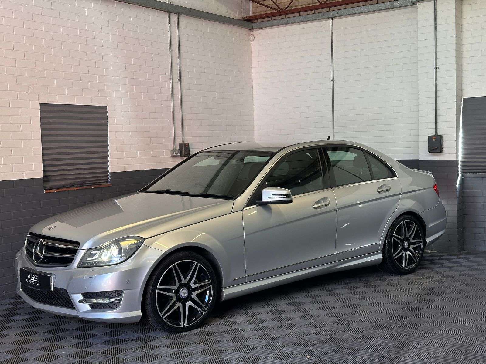 A 2013 MERCEDES-BENZ C CLASS 2.1 C250 CDI AMG Sport Plus Saloon 4dr Diesel G-Tronic+ Euro 5 (s/s) (204 ps) A 2013 MERCEDES-BENZ C CLASS 2.1 C250 CDI AMG Sport Plus Saloon 4dr Diesel G-Tronic+ Euro 5 (s/s) (204 ps)