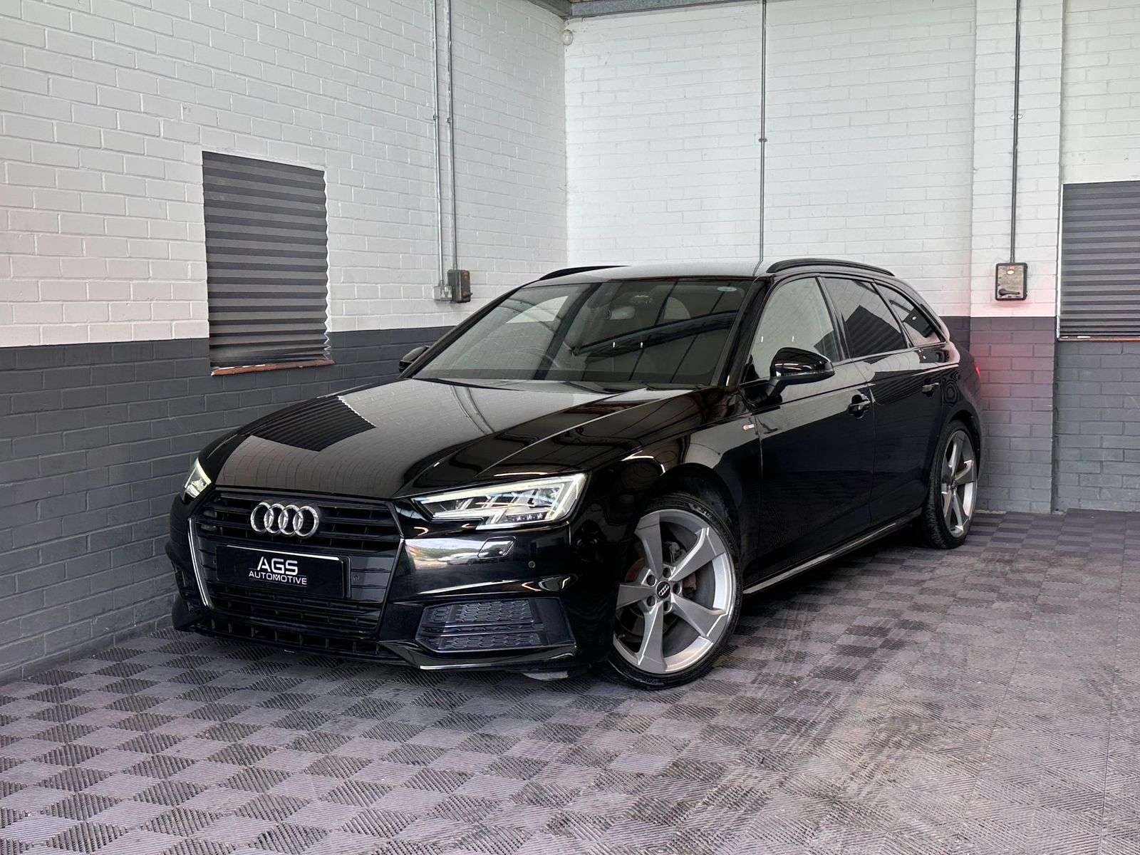 A 2018 AUDI A4 AVANT 2.0 TFSI Black Edition Estate 5dr Petrol S Tronic Euro 6 (s/s) (190 ps) A 2018 AUDI A4 AVANT 2.0 TFSI Black Edition Estate 5dr Petrol S Tronic Euro 6 (s/s) (190 ps)