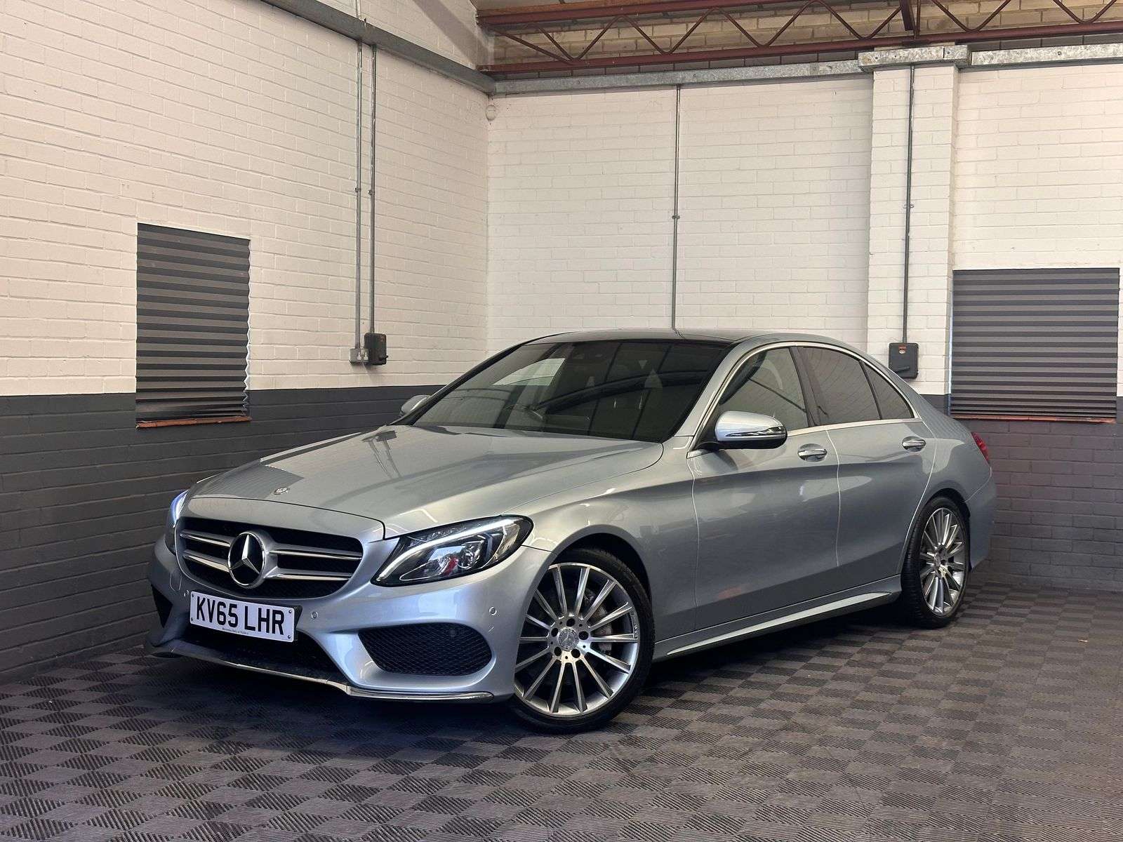 A 2016 MERCEDES-BENZ C CLASS 2.1 C250d AMG Line (Premium Plus) Saloon 4dr Diesel 7G-Tronic+ Euro 6 (s/s) (204 ps) A 2016 MERCEDES-BENZ C CLASS 2.1 C250d AMG Line (Premium Plus) Saloon 4dr Diesel 7G-Tronic+ Euro 6 (s/s) (204 ps)
