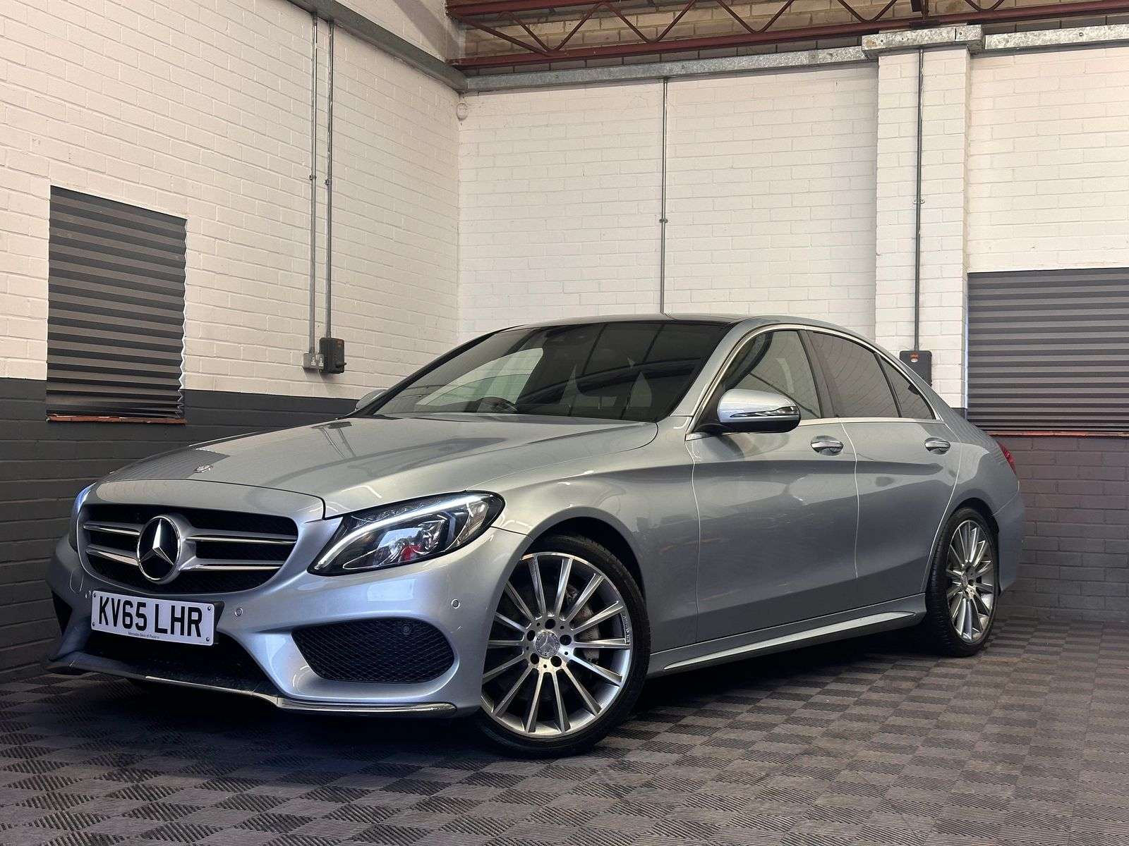A 2016 MERCEDES-BENZ C CLASS 2.1 C250d AMG Line (Premium Plus) Saloon 4dr Diesel 7G-Tronic+ Euro 6 (s/s) (204 ps) A 2016 MERCEDES-BENZ C CLASS 2.1 C250d AMG Line (Premium Plus) Saloon 4dr Diesel 7G-Tronic+ Euro 6 (s/s) (204 ps)