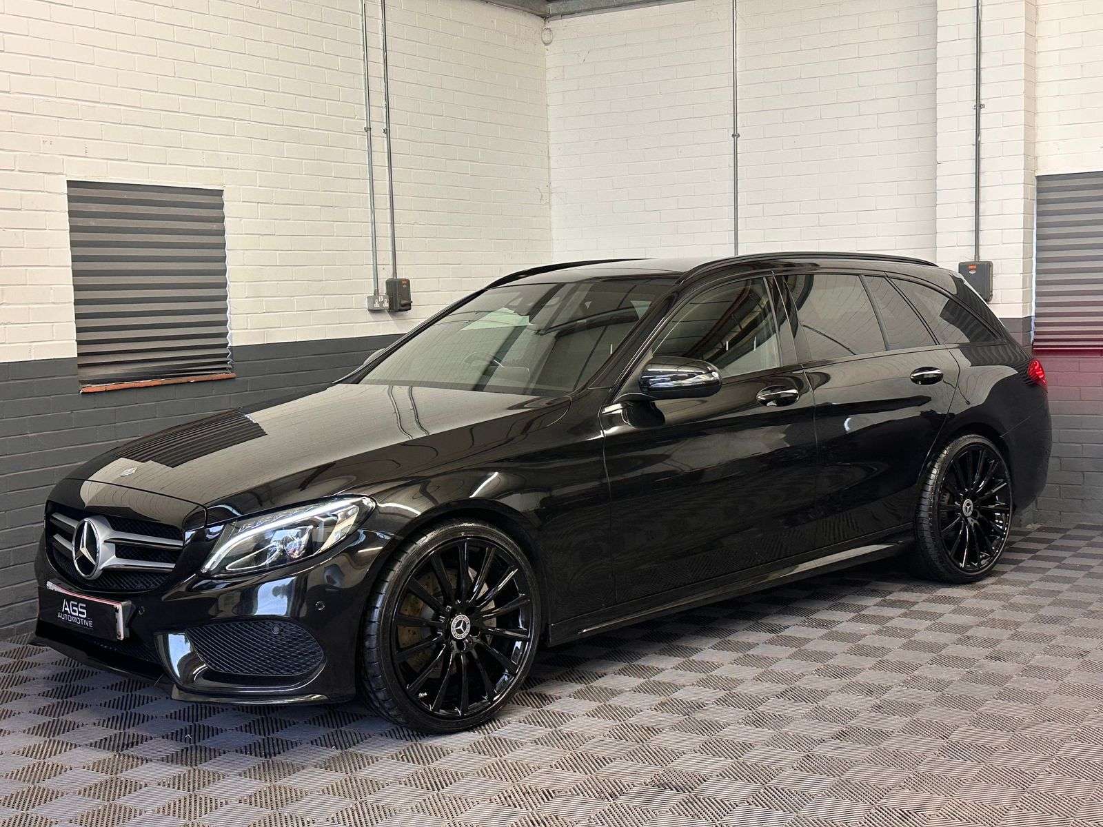 A 2015 MERCEDES-BENZ C CLASS 2.1 C250d AMG Line (Premium Plus) Estate 5dr Diesel 7G-Tronic+ Euro 6 (s/s) (204 ps) A 2015 MERCEDES-BENZ C CLASS 2.1 C250d AMG Line (Premium Plus) Estate 5dr Diesel 7G-Tronic+ Euro 6 (s/s) (204 ps)
