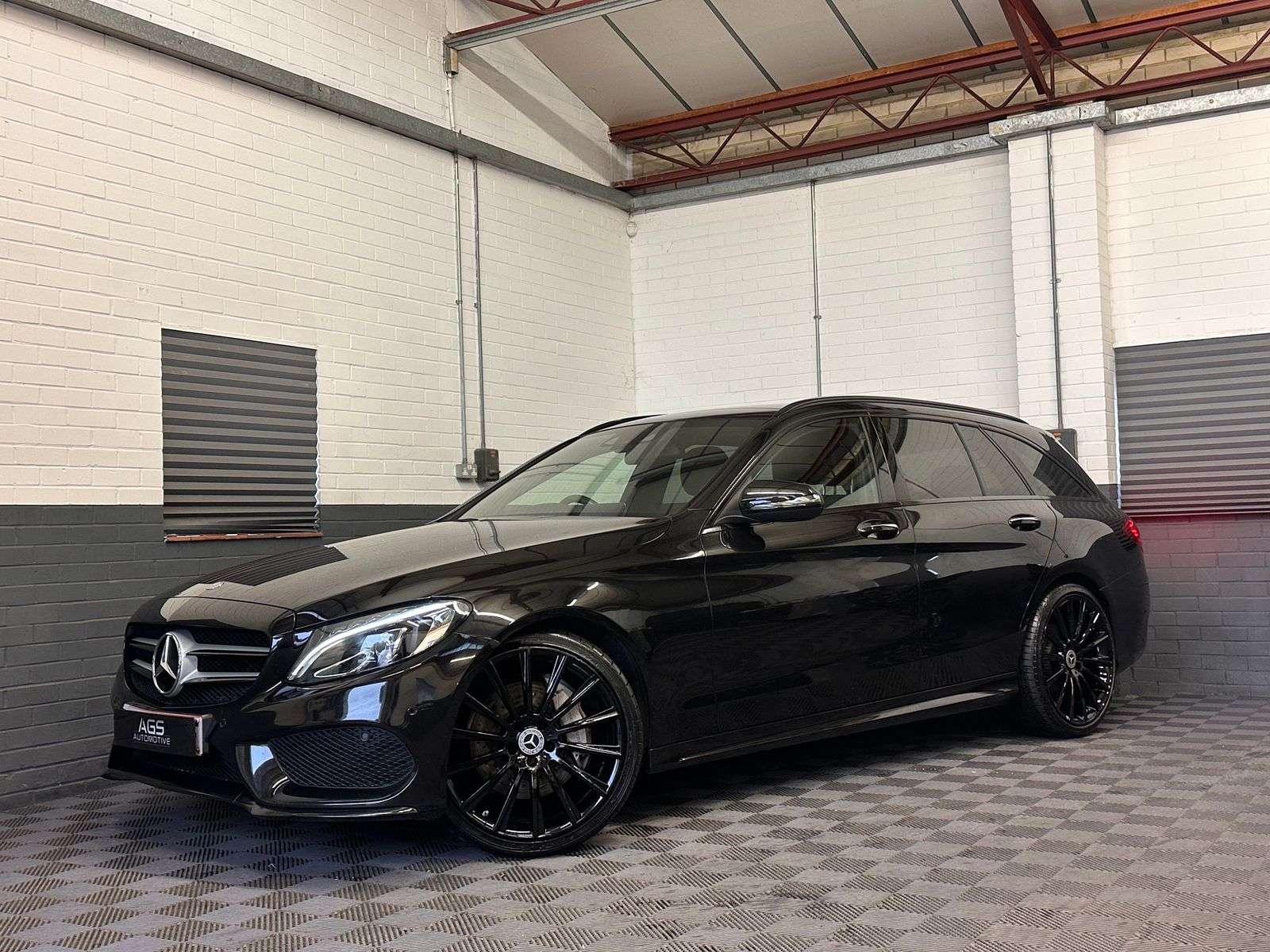 A 2015 MERCEDES-BENZ C CLASS 2.1 C250d AMG Line (Premium Plus) Estate 5dr Diesel 7G-Tronic+ Euro 6 (s/s) (204 ps) A 2015 MERCEDES-BENZ C CLASS 2.1 C250d AMG Line (Premium Plus) Estate 5dr Diesel 7G-Tronic+ Euro 6 (s/s) (204 ps)