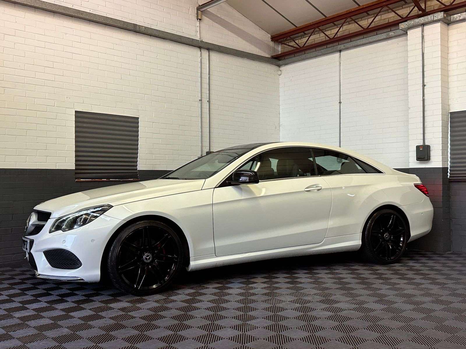 A 2017 MERCEDES-BENZ E CLASS 3.0 E350d V6 AMG Line Edition (Premium) Coupe 2dr Diesel G-Tronic+ Euro 6 (s/s) (258 ps) A 2017 MERCEDES-BENZ E CLASS 3.0 E350d V6 AMG Line Edition (Premium) Coupe 2dr Diesel G-Tronic+ Euro 6 (s/s) (258 ps)