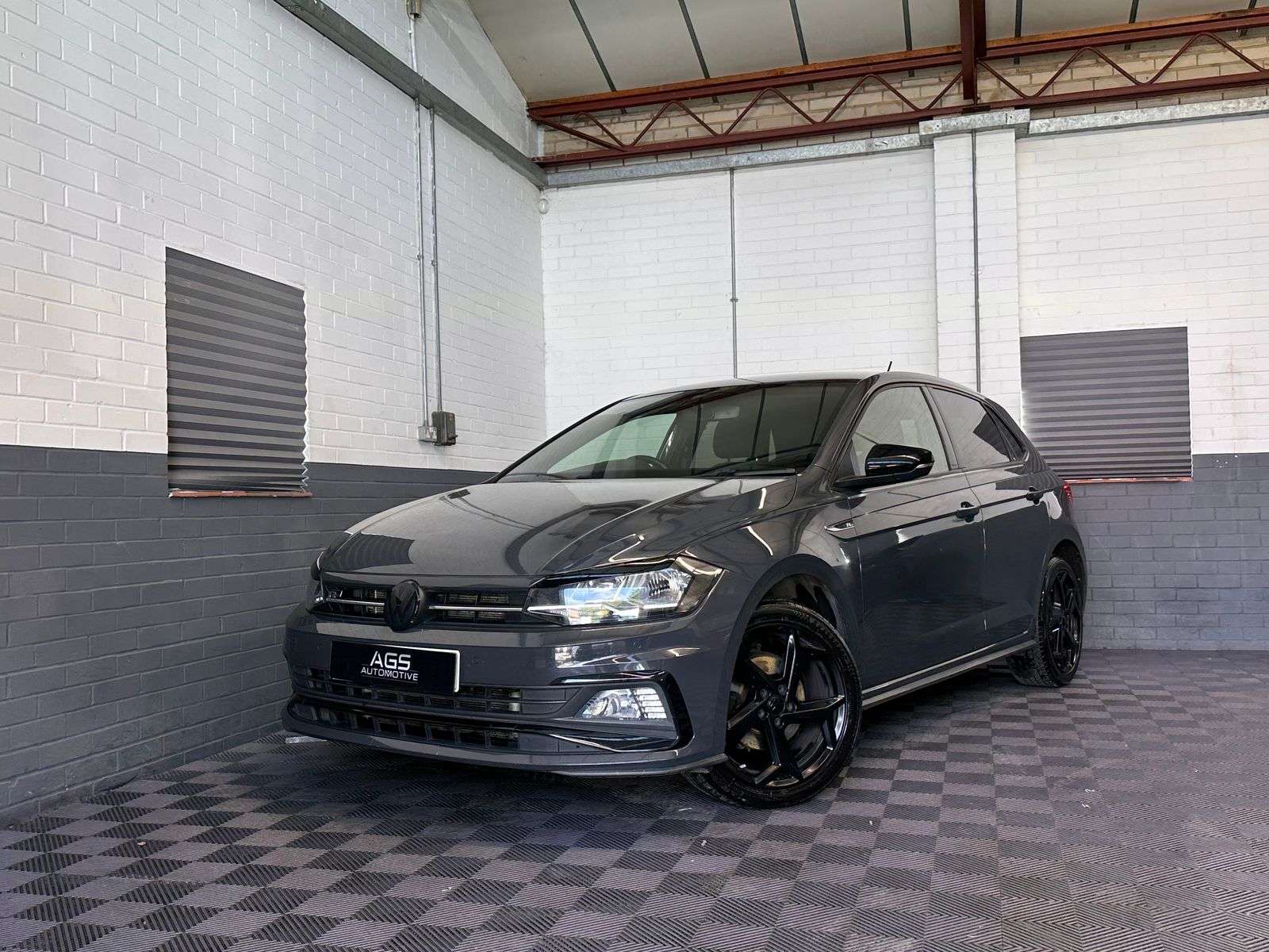 A 2020 VOLKSWAGEN POLO 1.0 TSI GPF R-Line Hatchback 5dr Petrol Manual Euro 6 (s/s) (115 ps) A 2020 VOLKSWAGEN POLO 1.0 TSI GPF R-Line Hatchback 5dr Petrol Manual Euro 6 (s/s) (115 ps)