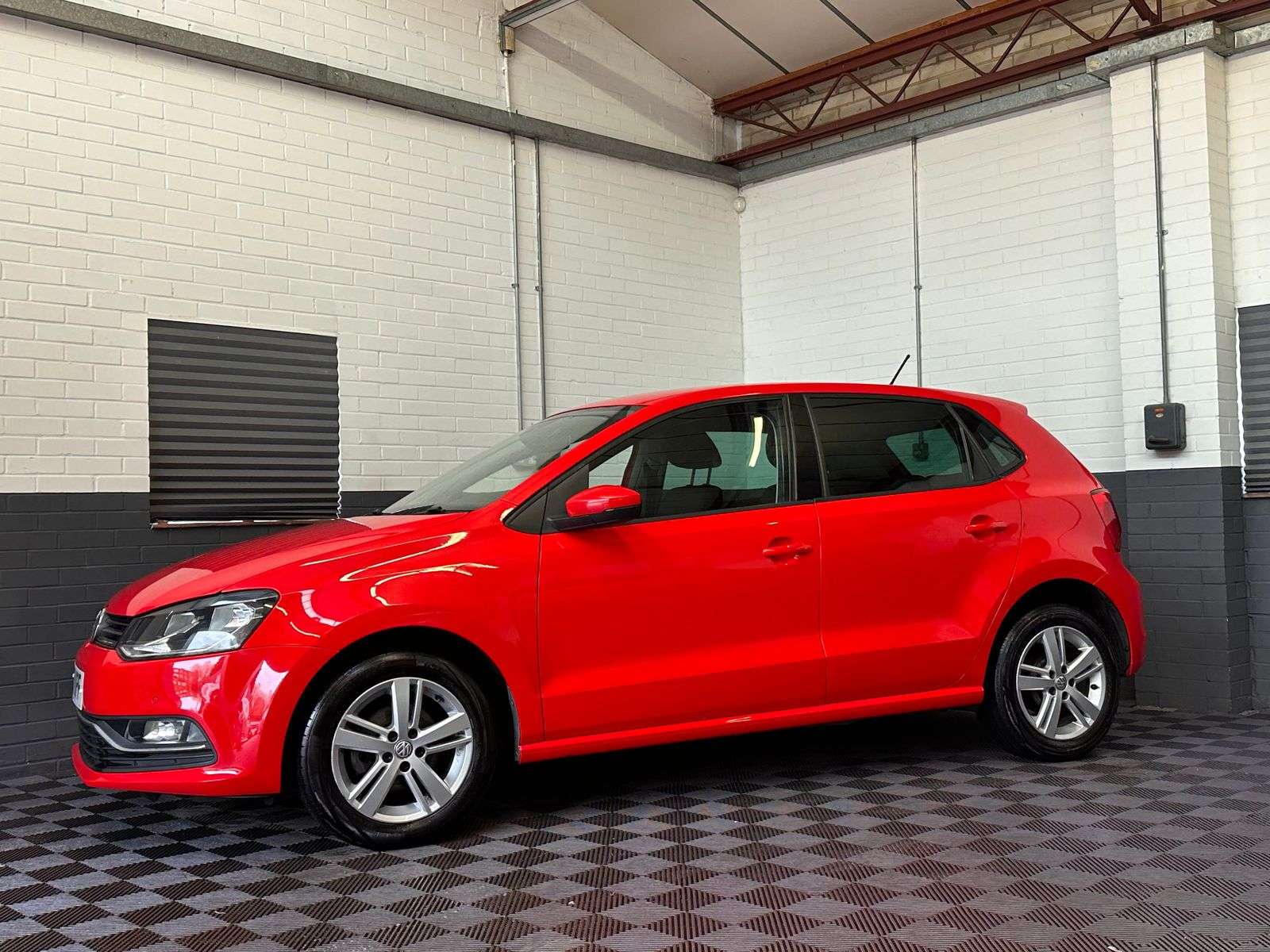 A 2017 VOLKSWAGEN POLO 1.0 BlueMotion Tech Match Hatchback 5dr Petrol Manual Euro 6 (s/s) (60 ps) A 2017 VOLKSWAGEN POLO 1.0 BlueMotion Tech Match Hatchback 5dr Petrol Manual Euro 6 (s/s) (60 ps)