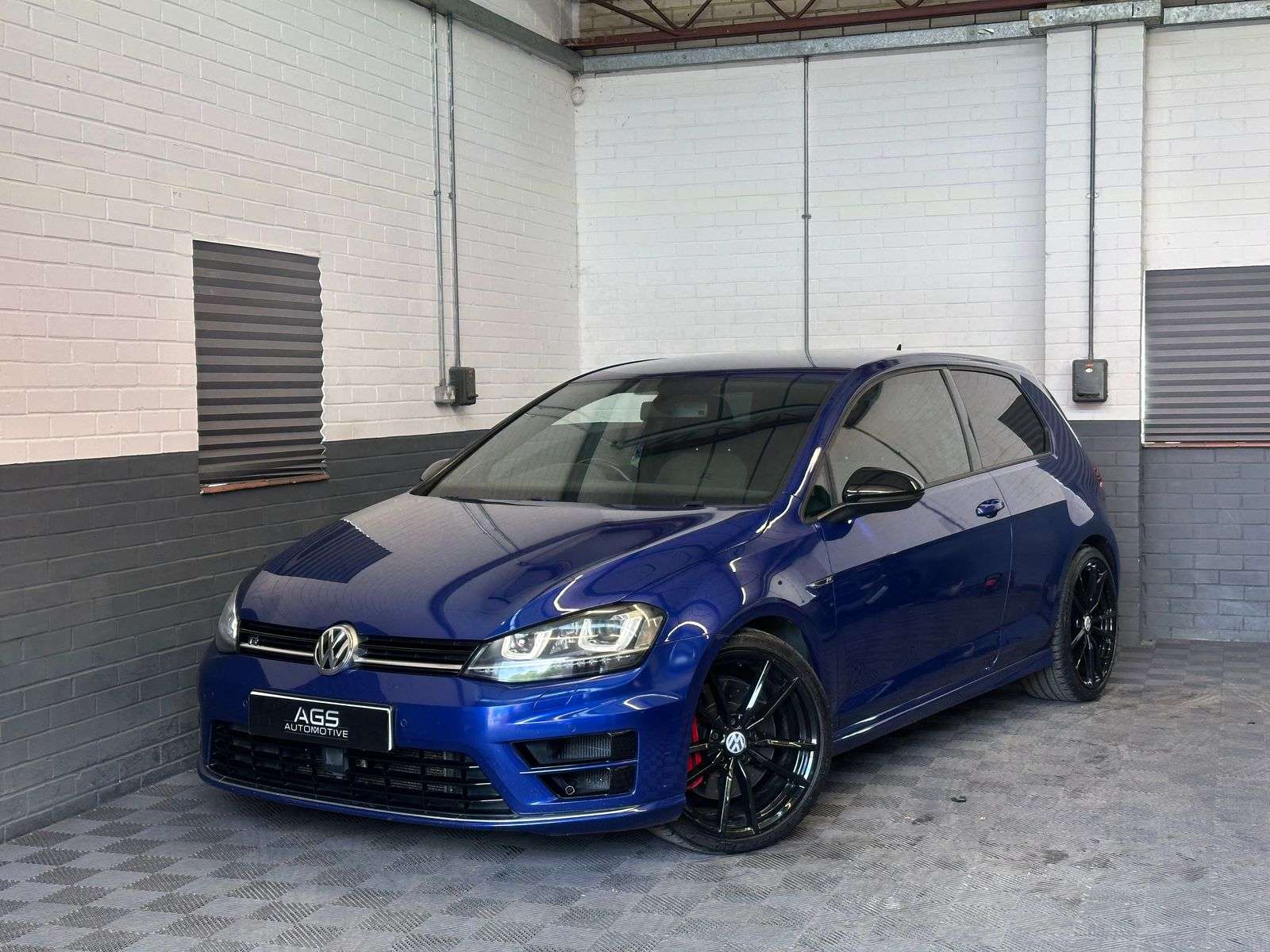 A 2015 VOLKSWAGEN GOLF 2.0 TSI BlueMotion Tech R Hatchback 3dr Petrol DSG 4Motion Euro 6 (s/s) (300 ps) A 2015 VOLKSWAGEN GOLF 2.0 TSI BlueMotion Tech R Hatchback 3dr Petrol DSG 4Motion Euro 6 (s/s) (300 ps)