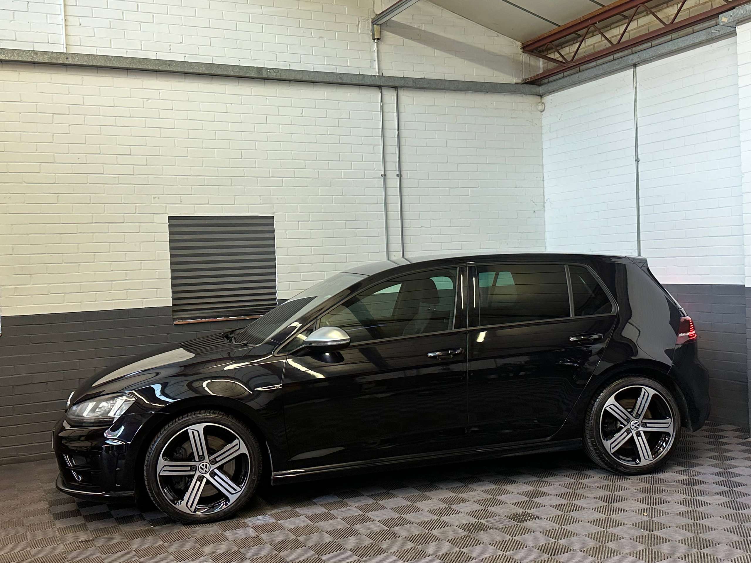 A 2015 VOLKSWAGEN GOLF 2.0 TSI BlueMotion Tech R Hatchback 5dr Petrol DSG 4Motion Euro 6 (s/s) (300 ps) A 2015 VOLKSWAGEN GOLF 2.0 TSI BlueMotion Tech R Hatchback 5dr Petrol DSG 4Motion Euro 6 (s/s) (300 ps)