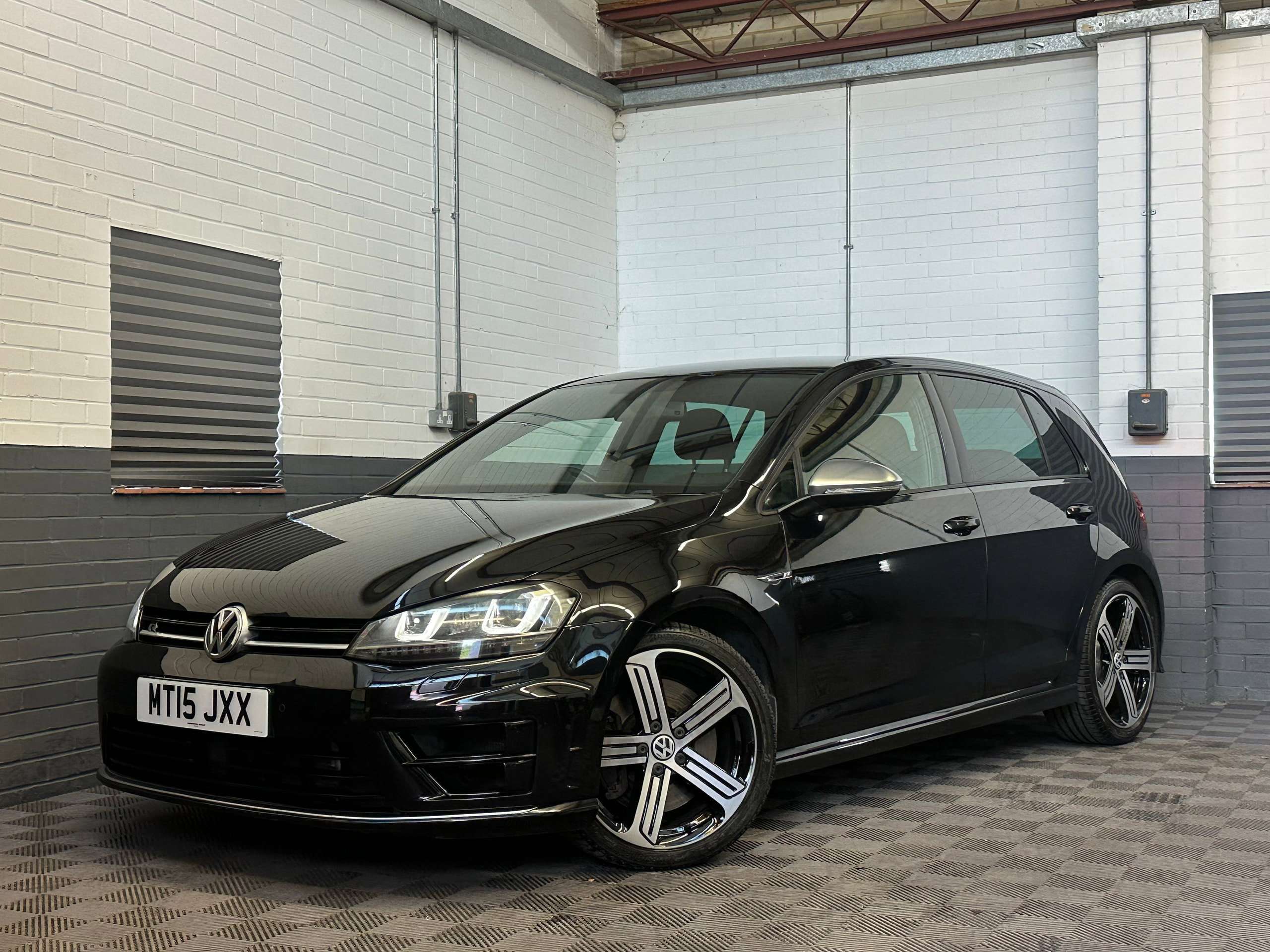 A 2015 VOLKSWAGEN GOLF 2.0 TSI BlueMotion Tech R Hatchback 5dr Petrol DSG 4Motion Euro 6 (s/s) (300 ps) A 2015 VOLKSWAGEN GOLF 2.0 TSI BlueMotion Tech R Hatchback 5dr Petrol DSG 4Motion Euro 6 (s/s) (300 ps)