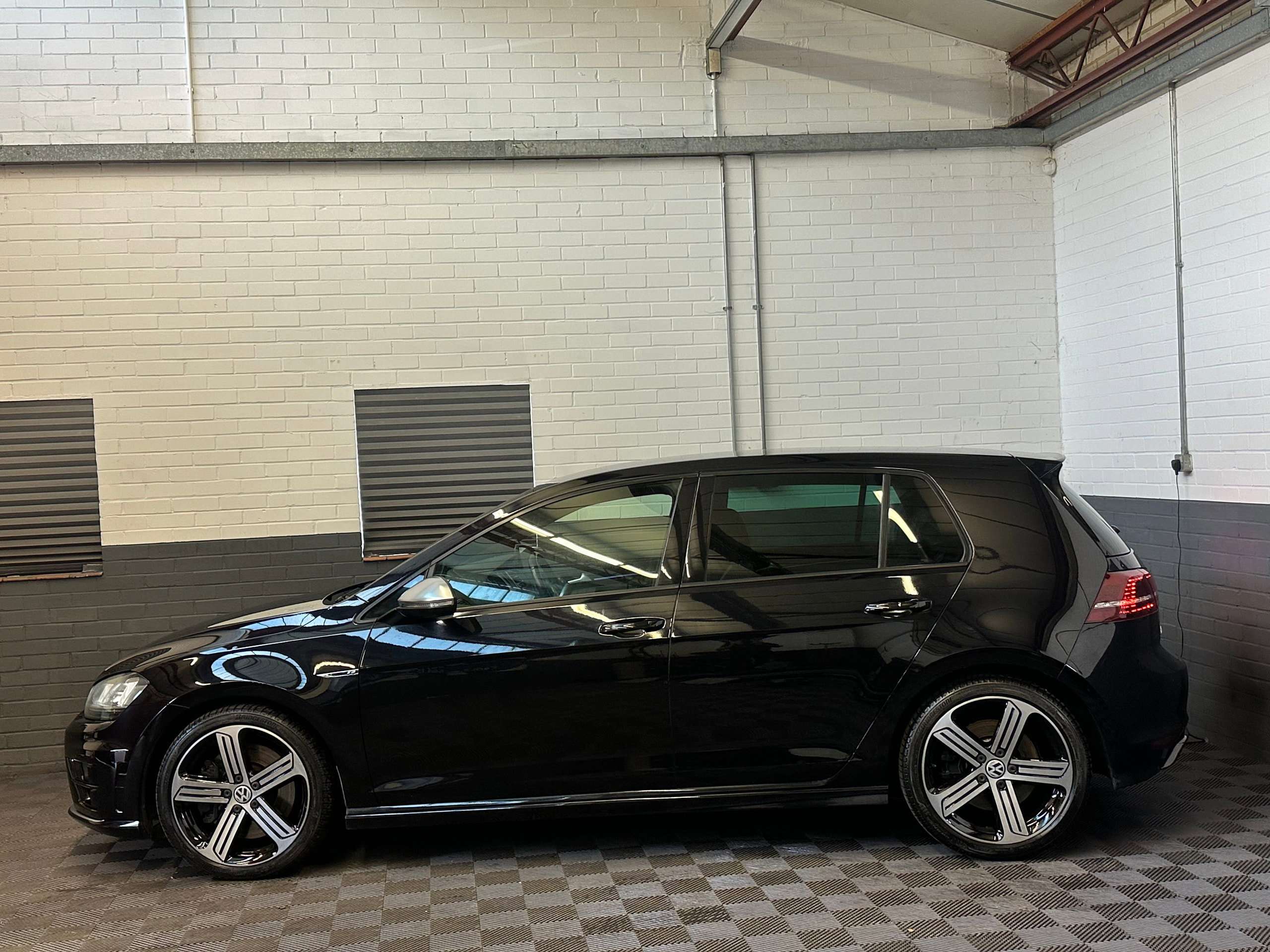A 2015 VOLKSWAGEN GOLF 2.0 TSI BlueMotion Tech R Hatchback 5dr Petrol DSG 4Motion Euro 6 (s/s) (300 ps) A 2015 VOLKSWAGEN GOLF 2.0 TSI BlueMotion Tech R Hatchback 5dr Petrol DSG 4Motion Euro 6 (s/s) (300 ps)