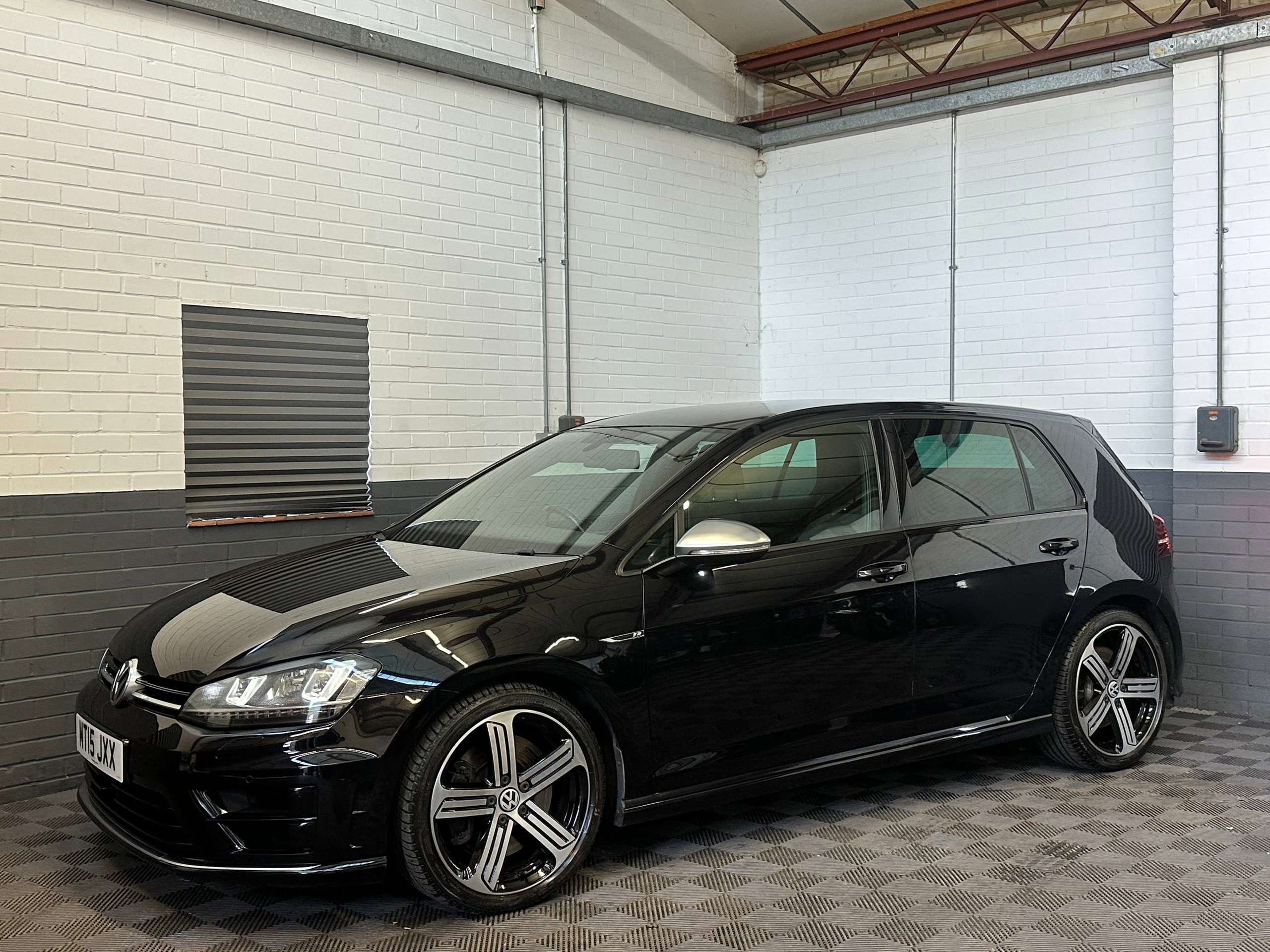A 2015 VOLKSWAGEN GOLF 2.0 TSI BlueMotion Tech R Hatchback 5dr Petrol DSG 4Motion Euro 6 (s/s) (300 ps) A 2015 VOLKSWAGEN GOLF 2.0 TSI BlueMotion Tech R Hatchback 5dr Petrol DSG 4Motion Euro 6 (s/s) (300 ps)