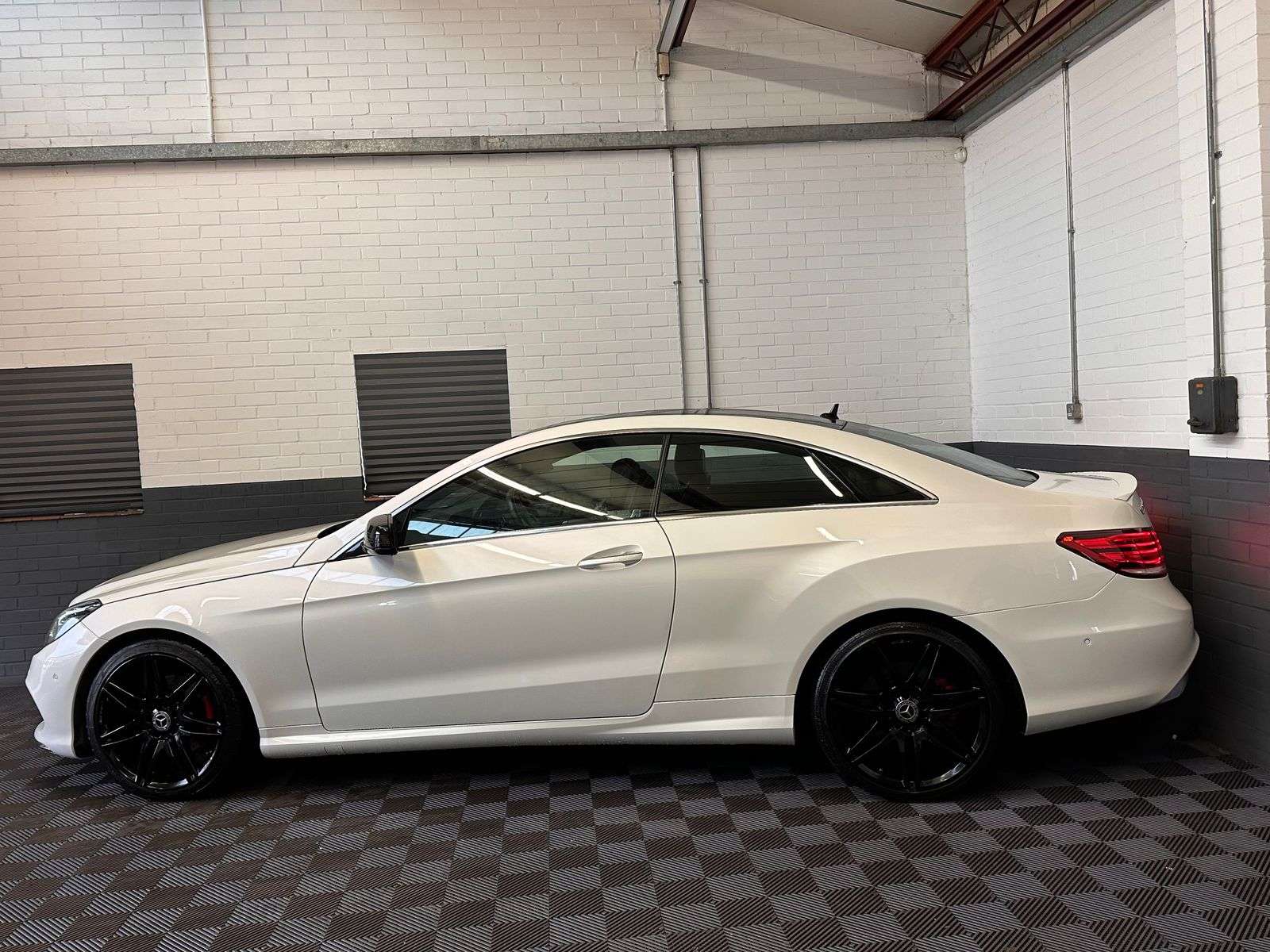 A 2017 MERCEDES-BENZ E CLASS 3.0 E350d V6 AMG Line Edition (Premium) Coupe 2dr Diesel G-Tronic+ Euro 6 (s/s) (258 ps) A 2017 MERCEDES-BENZ E CLASS 3.0 E350d V6 AMG Line Edition (Premium) Coupe 2dr Diesel G-Tronic+ Euro 6 (s/s) (258 ps)