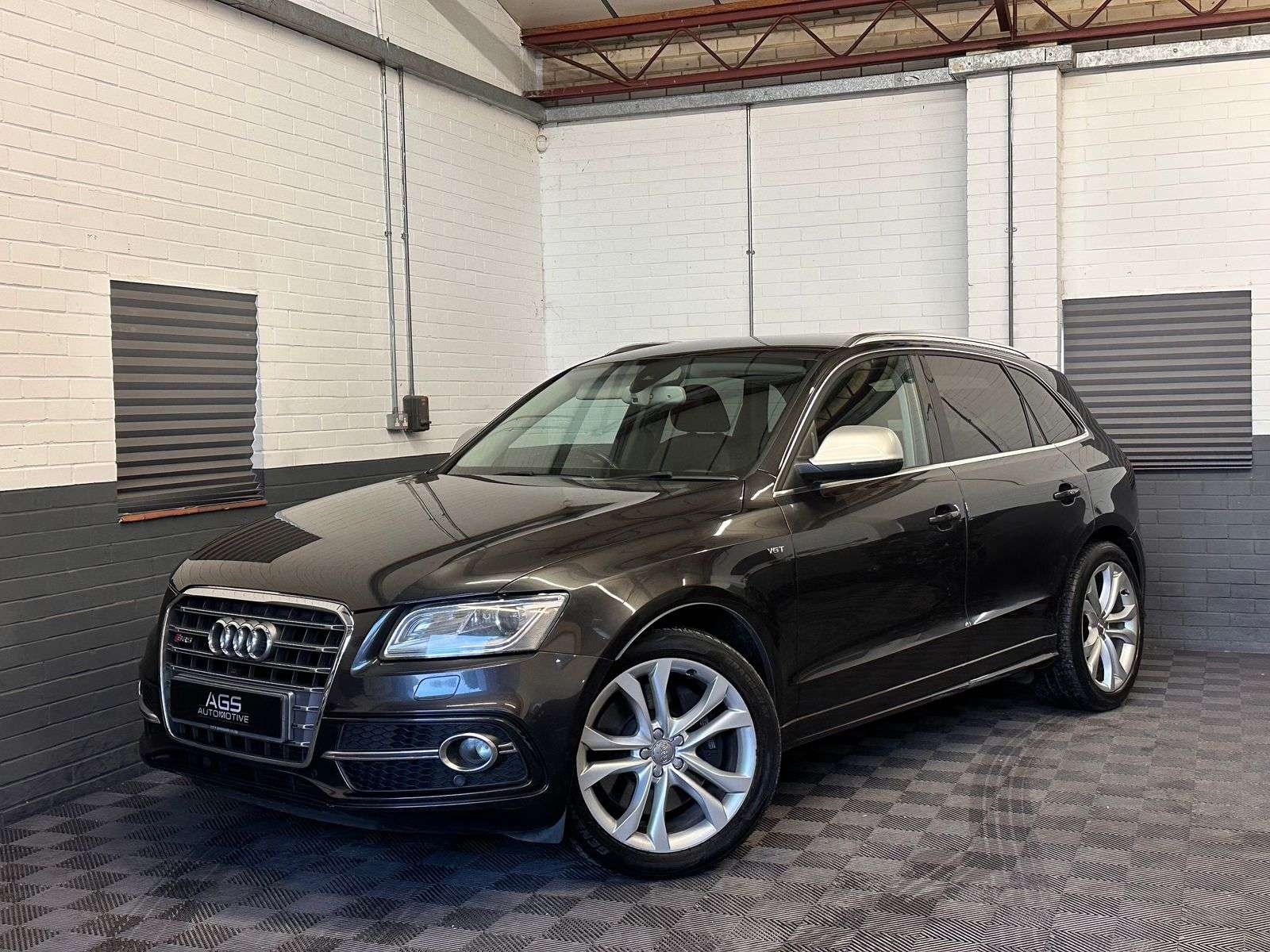 A 2013 AUDI SQ5 3.0 BiTDI V6 SUV 5dr Diesel Tiptronic quattro Euro 5 (s/s) (313 ps) A 2013 AUDI SQ5 3.0 BiTDI V6 SUV 5dr Diesel Tiptronic quattro Euro 5 (s/s) (313 ps)