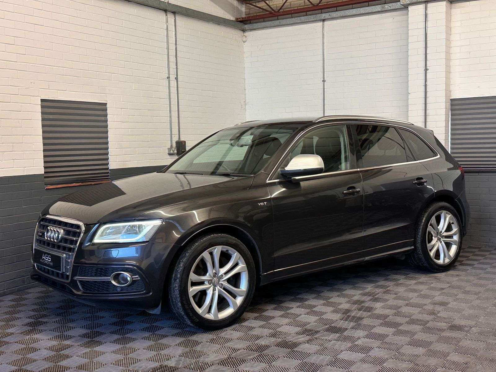 A 2013 AUDI SQ5 3.0 BiTDI V6 SUV 5dr Diesel Tiptronic quattro Euro 5 (s/s) (313 ps) A 2013 AUDI SQ5 3.0 BiTDI V6 SUV 5dr Diesel Tiptronic quattro Euro 5 (s/s) (313 ps)