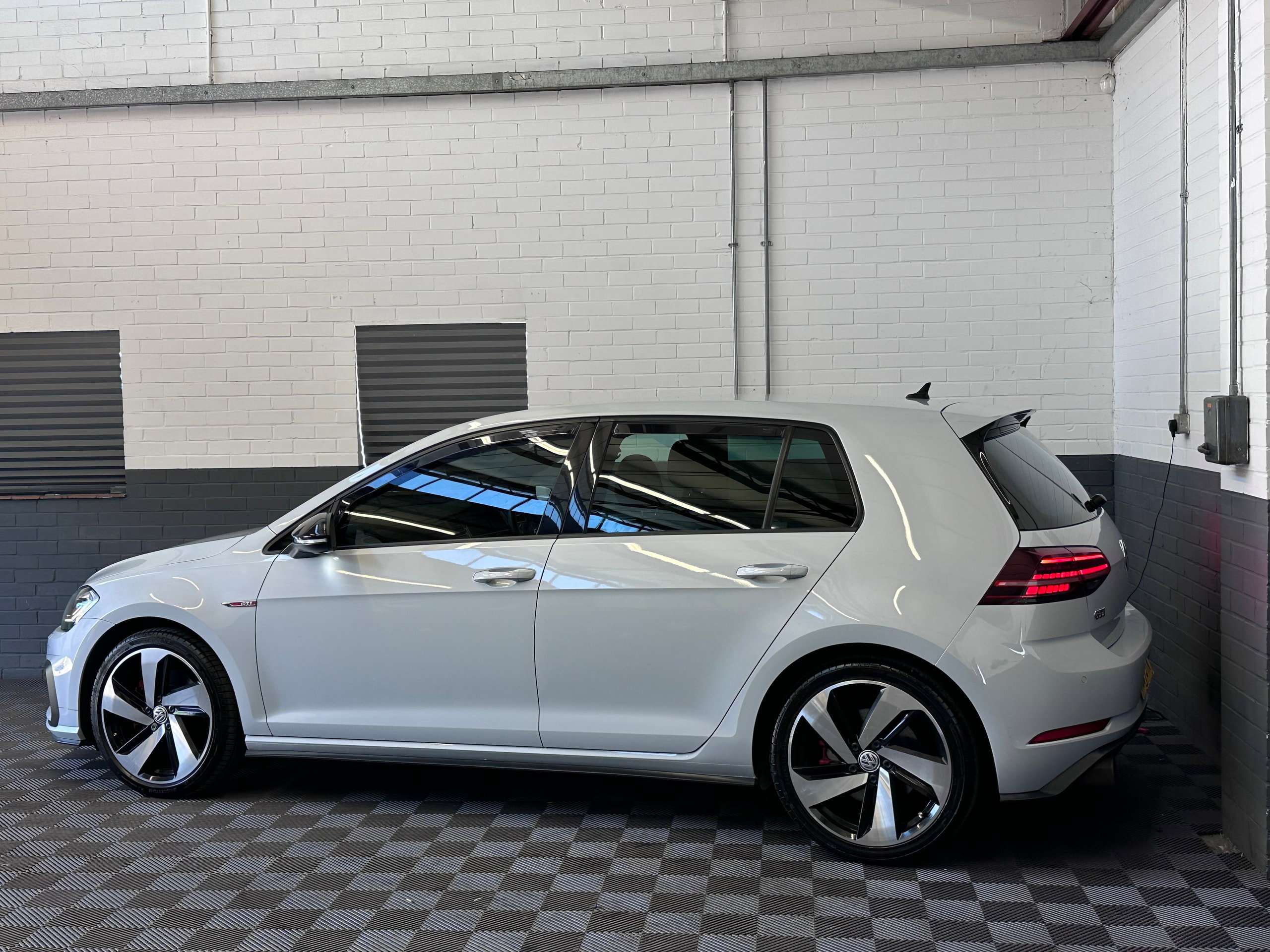2017 VOLKSWAGEN GOLF 2017 VOLKSWAGEN GOLF