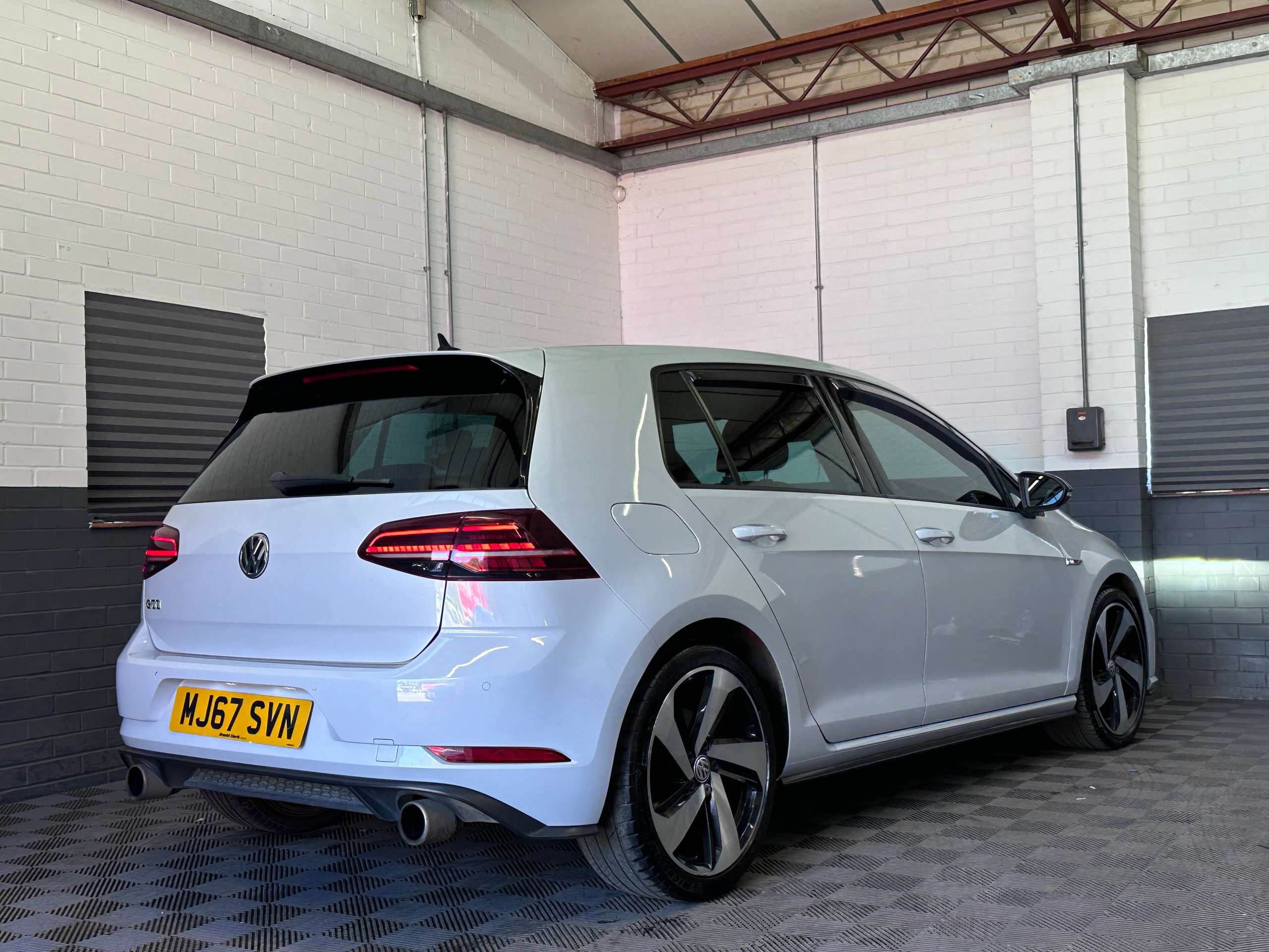 2017 VOLKSWAGEN GOLF 2017 VOLKSWAGEN GOLF