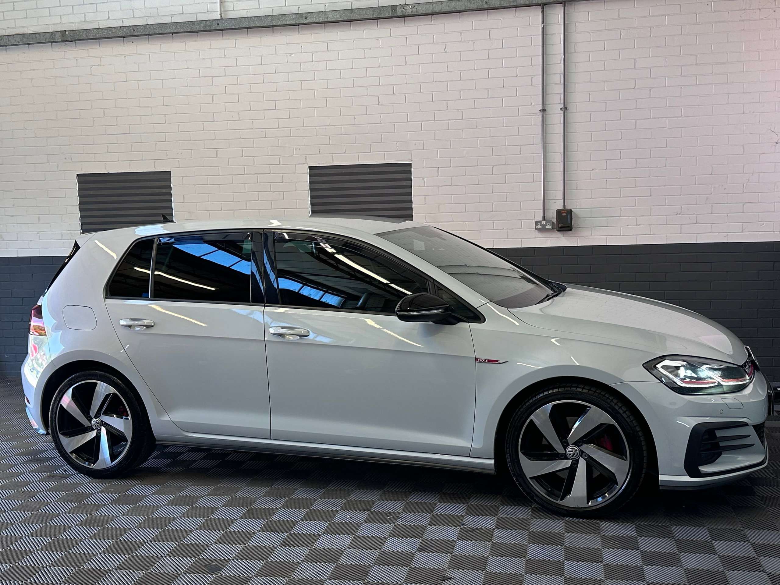 2017 VOLKSWAGEN GOLF 2017 VOLKSWAGEN GOLF