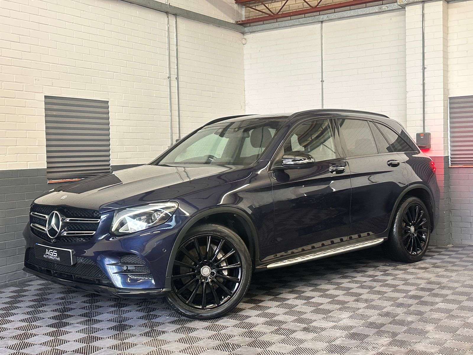 A 2016 MERCEDES-BENZ GLC 2.1 GLC250d AMG Line (Premium) SUV 5dr Diesel G-Tronic 4MATIC Euro 6 (s/s) (204 ps) A 2016 MERCEDES-BENZ GLC 2.1 GLC250d AMG Line (Premium) SUV 5dr Diesel G-Tronic 4MATIC Euro 6 (s/s) (204 ps)