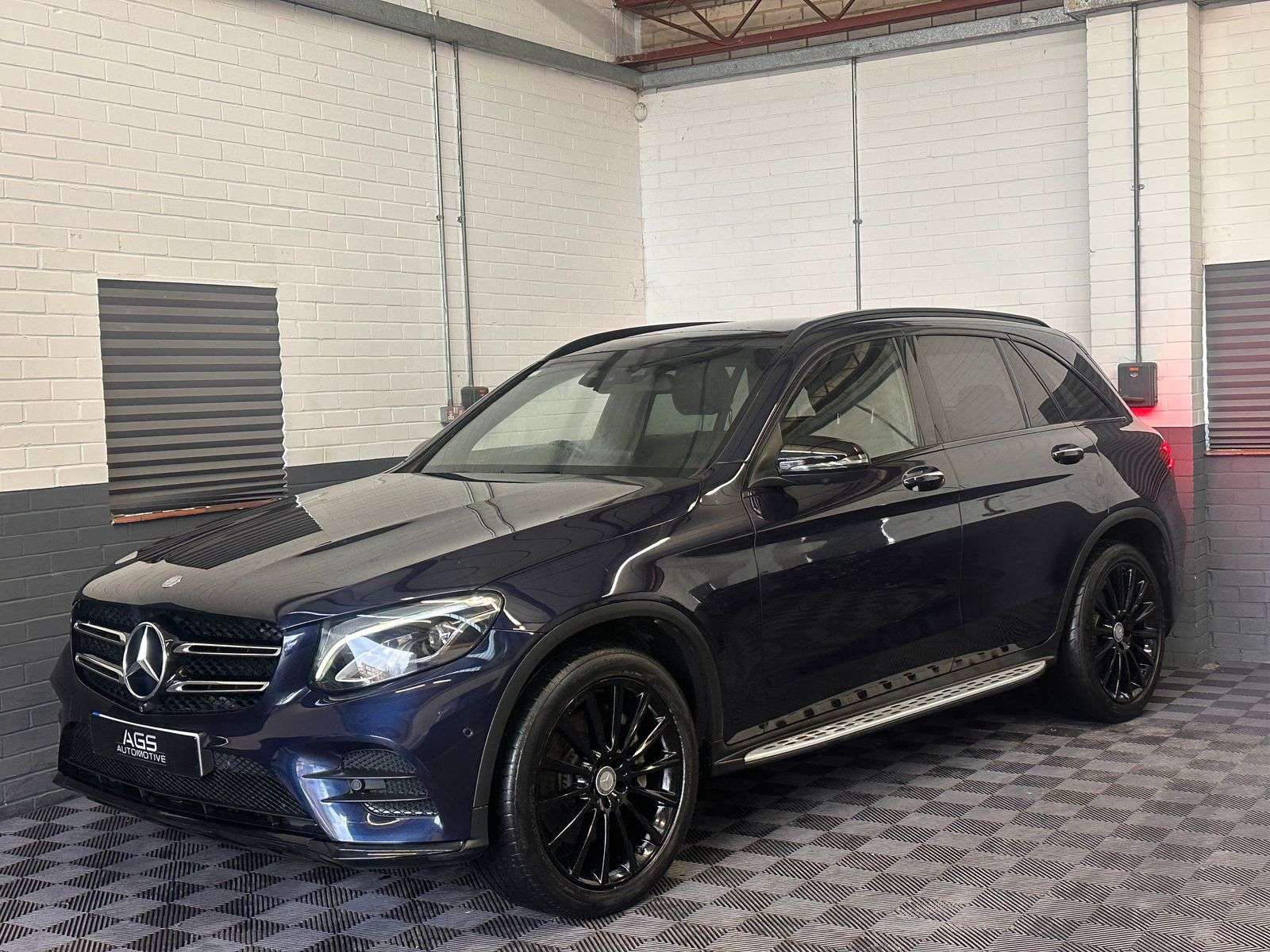 A 2016 MERCEDES-BENZ GLC 2.1 GLC250d AMG Line (Premium) SUV 5dr Diesel G-Tronic 4MATIC Euro 6 (s/s) (204 ps) A 2016 MERCEDES-BENZ GLC 2.1 GLC250d AMG Line (Premium) SUV 5dr Diesel G-Tronic 4MATIC Euro 6 (s/s) (204 ps)