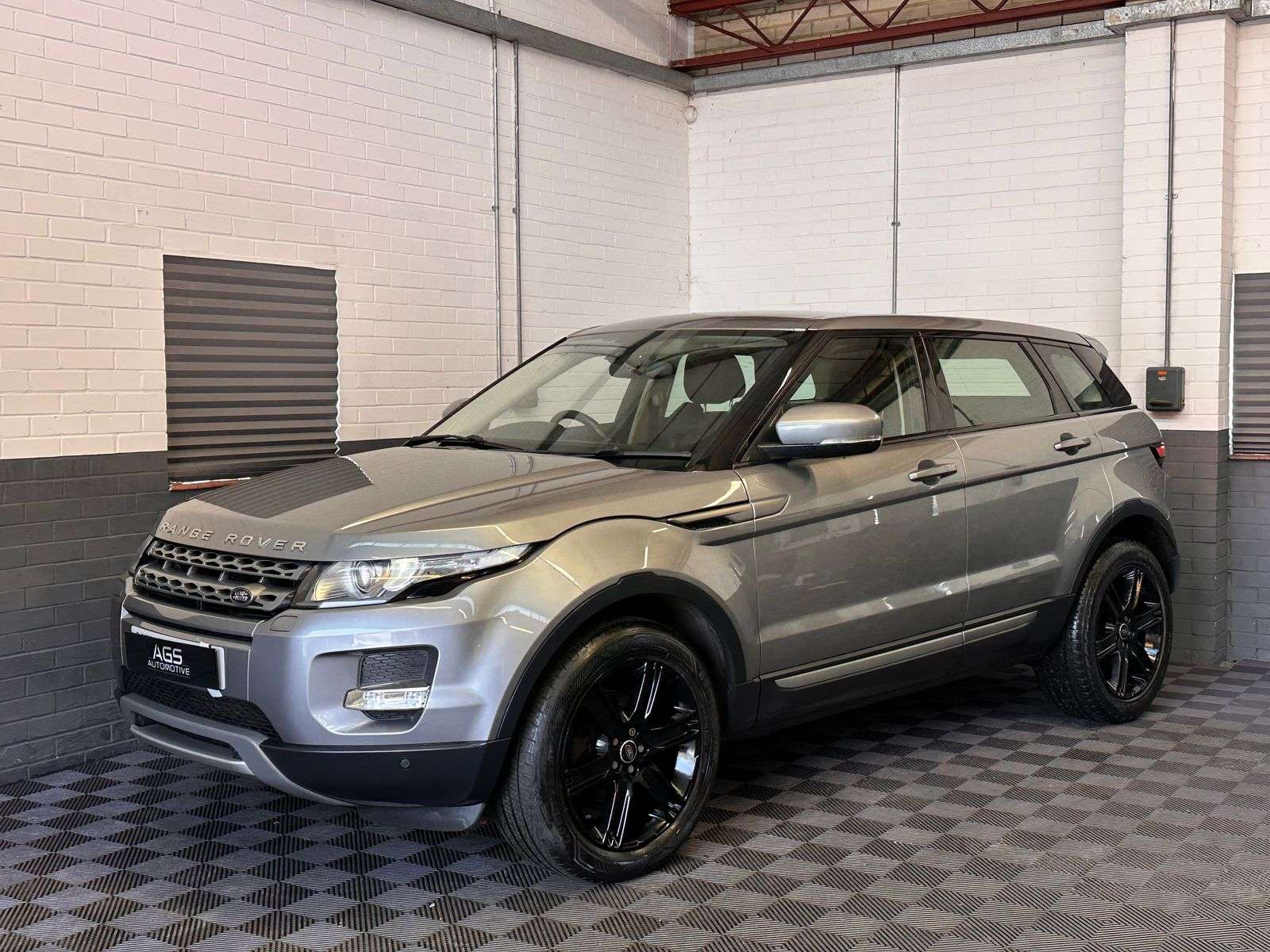 A 2012 LAND ROVER RANGE ROVER EVOQUE 2.2 SD4 Pure SUV 5dr Diesel Auto 4WD Euro 5 (190 ps) A 2012 LAND ROVER RANGE ROVER EVOQUE 2.2 SD4 Pure SUV 5dr Diesel Auto 4WD Euro 5 (190 ps)