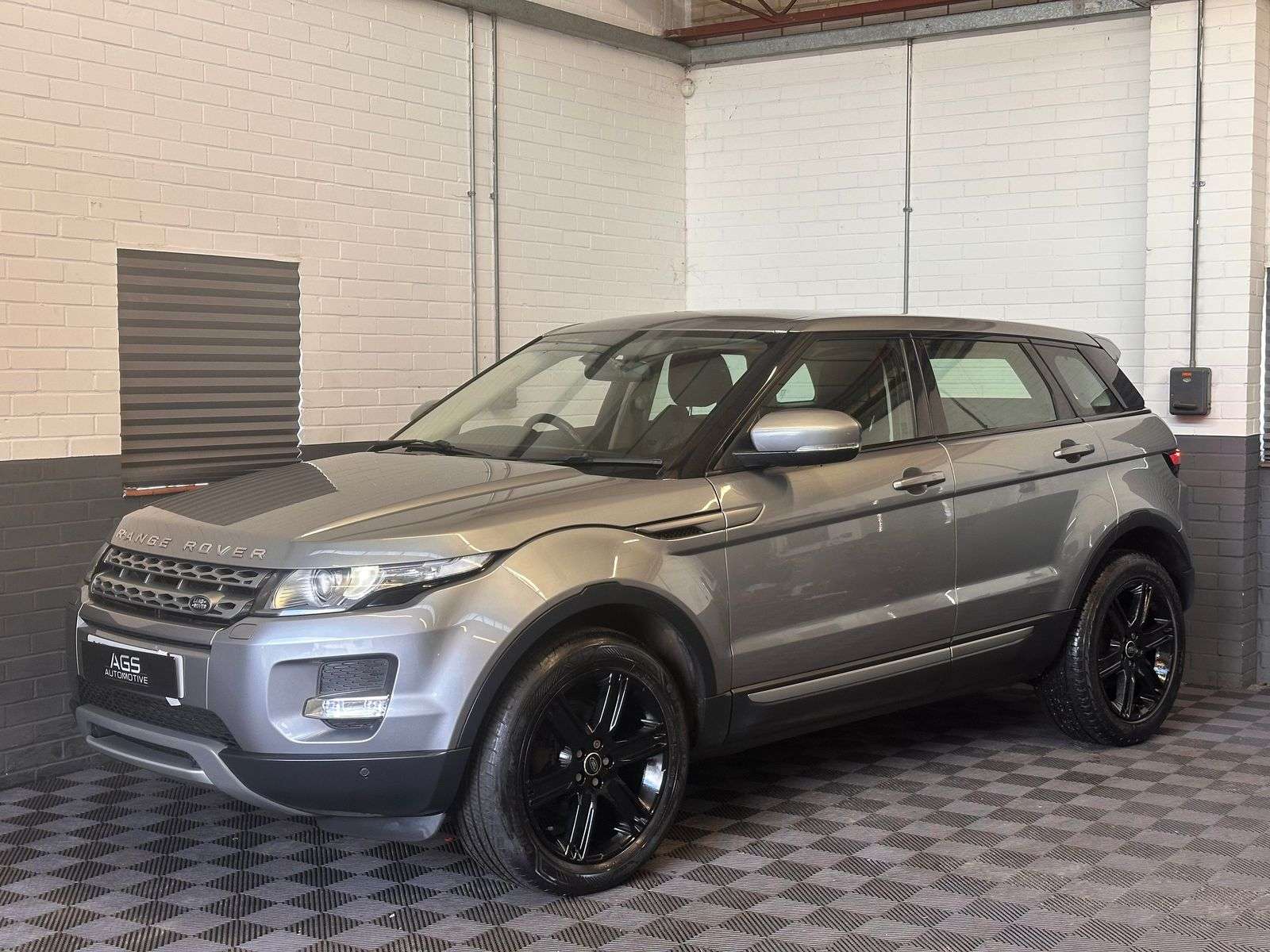 A 2012 LAND ROVER RANGE ROVER EVOQUE 2.2 SD4 Pure SUV 5dr Diesel Auto 4WD Euro 5 (190 ps) A 2012 LAND ROVER RANGE ROVER EVOQUE 2.2 SD4 Pure SUV 5dr Diesel Auto 4WD Euro 5 (190 ps)