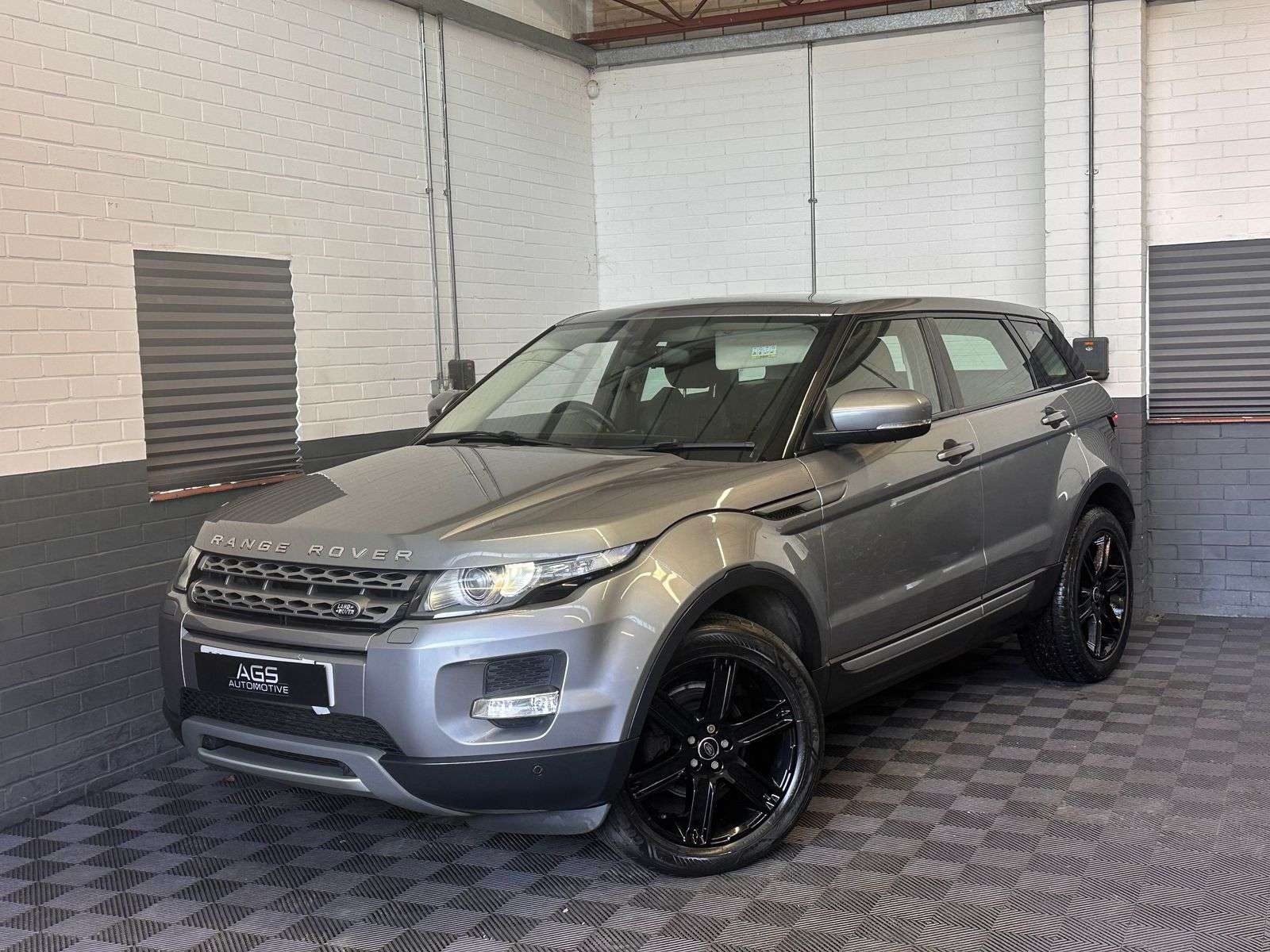 A 2012 LAND ROVER RANGE ROVER EVOQUE 2.2 SD4 Pure SUV 5dr Diesel Auto 4WD Euro 5 (190 ps) A 2012 LAND ROVER RANGE ROVER EVOQUE 2.2 SD4 Pure SUV 5dr Diesel Auto 4WD Euro 5 (190 ps)