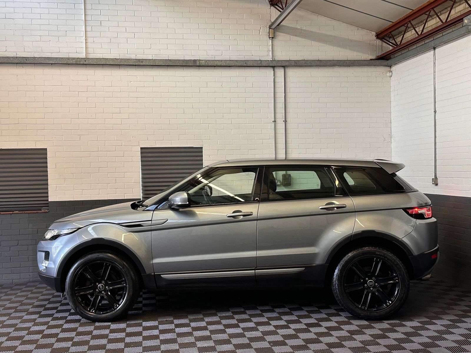 A 2012 LAND ROVER RANGE ROVER EVOQUE 2.2 SD4 Pure SUV 5dr Diesel Auto 4WD Euro 5 (190 ps) A 2012 LAND ROVER RANGE ROVER EVOQUE 2.2 SD4 Pure SUV 5dr Diesel Auto 4WD Euro 5 (190 ps)