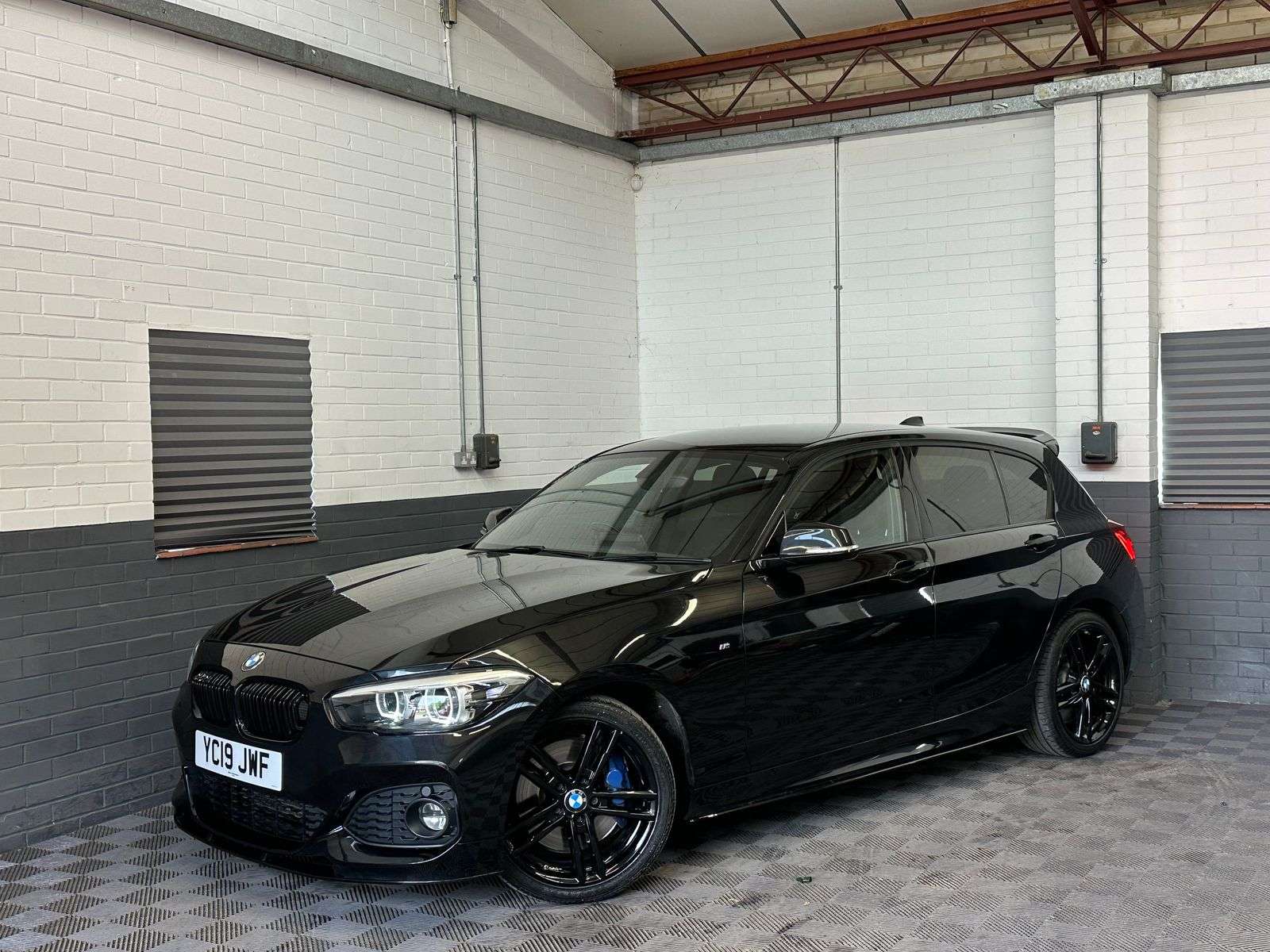 A 2019 BMW 1 SERIES 1.5 118i GPF M Sport Shadow Edition Hatchback 5dr Petrol Auto Euro 6 (s/s) (136 ps) A 2019 BMW 1 SERIES 1.5 118i GPF M Sport Shadow Edition Hatchback 5dr Petrol Auto Euro 6 (s/s) (136 ps)