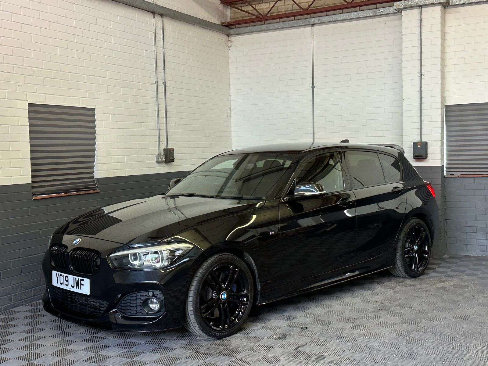 A 2019 BMW 1 SERIES 1.5 118i GPF M Sport Shadow Edition Hatchback 5dr Petrol Auto Euro 6 (s/s) (136 ps) A 2019 BMW 1 SERIES 1.5 118i GPF M Sport Shadow Edition Hatchback 5dr Petrol Auto Euro 6 (s/s) (136 ps)