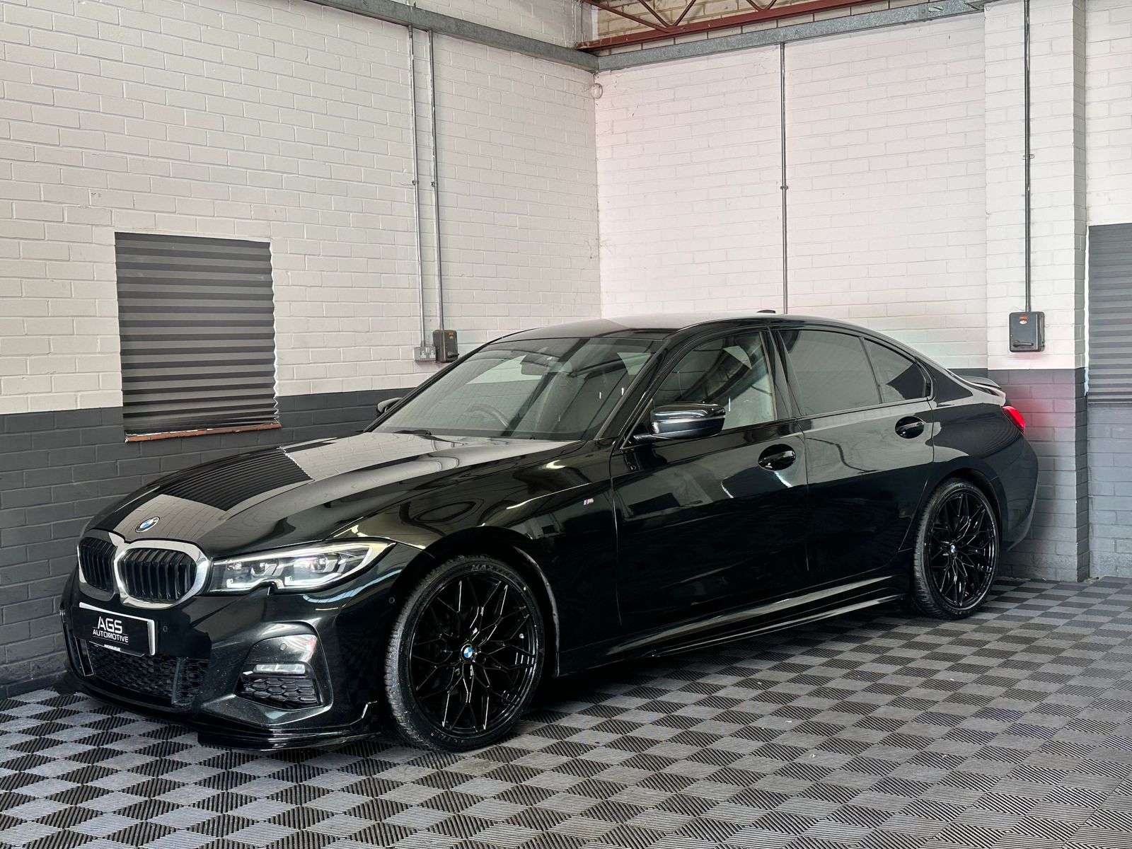 A 2020 BMW 3 SERIES 2.0 320d M Sport Saloon 4dr Diesel Auto Euro 6 (s/s) (190 ps) A 2020 BMW 3 SERIES 2.0 320d M Sport Saloon 4dr Diesel Auto Euro 6 (s/s) (190 ps)