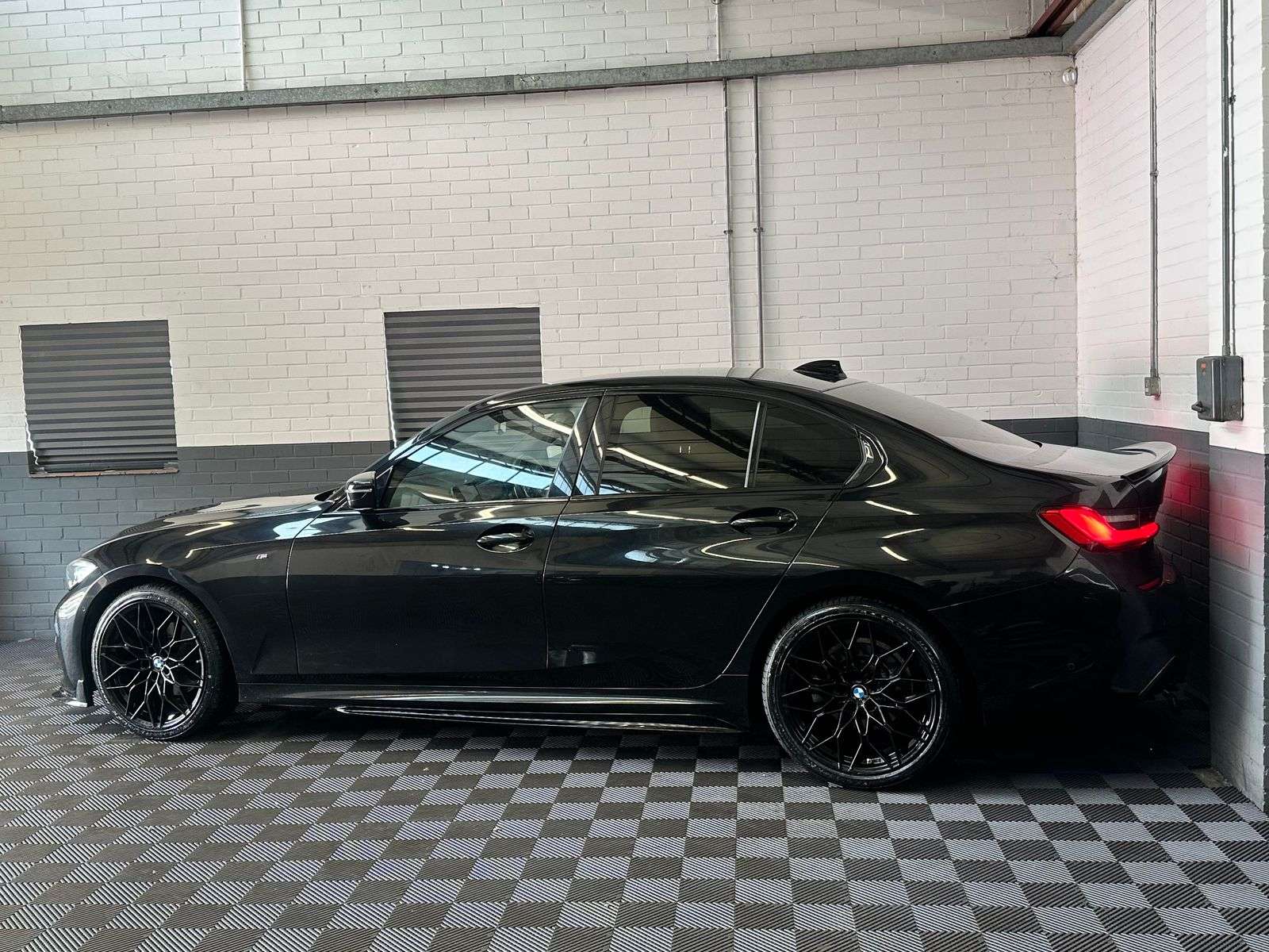 A 2020 BMW 3 SERIES 2.0 320d M Sport Saloon 4dr Diesel Auto Euro 6 (s/s) (190 ps) A 2020 BMW 3 SERIES 2.0 320d M Sport Saloon 4dr Diesel Auto Euro 6 (s/s) (190 ps)