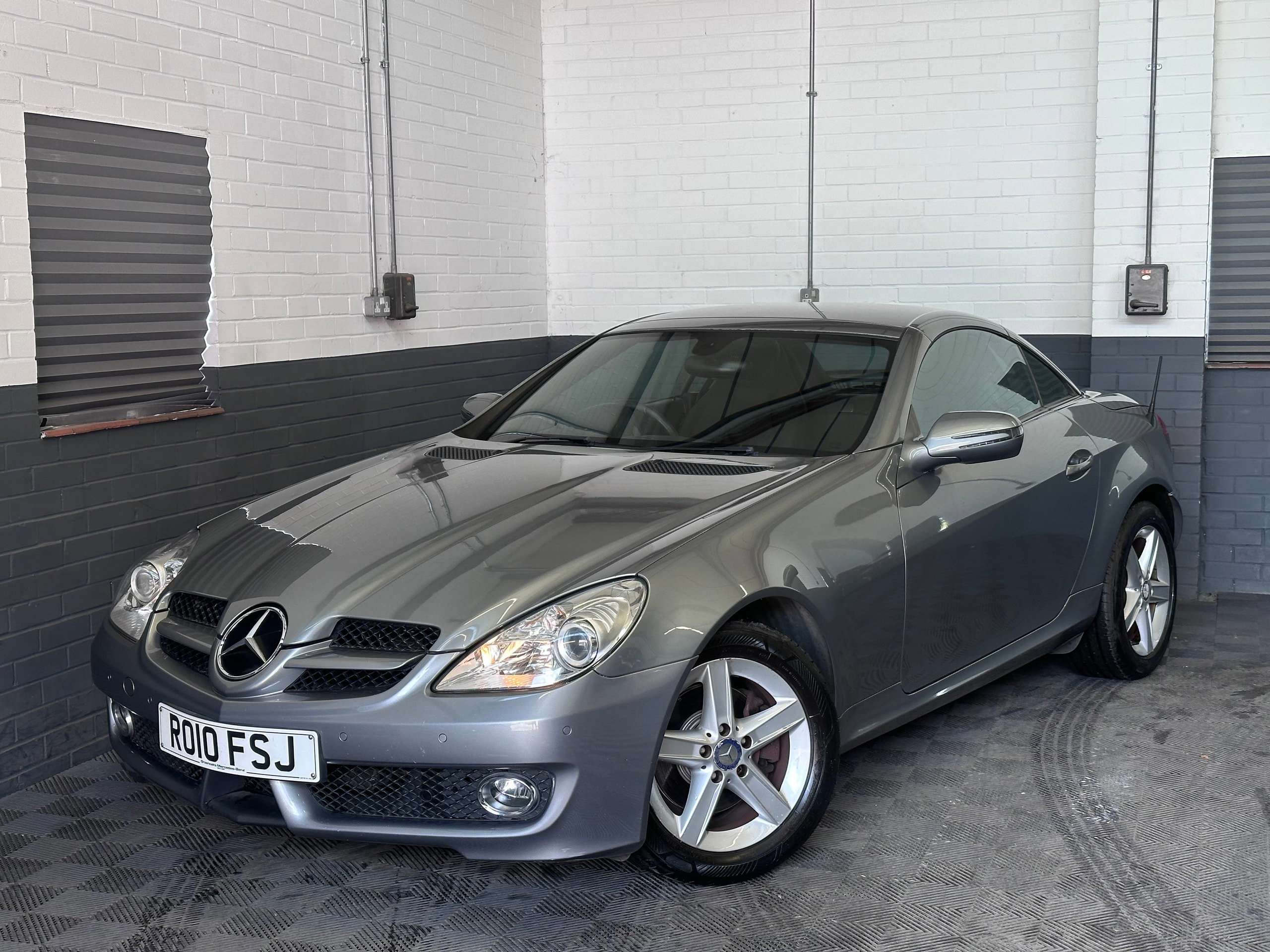 A 2010 MERCEDES-BENZ SLK 3.0 SLK300 Convertible 2dr Petrol G-Tronic Euro 5 (231 ps) A 2010 MERCEDES-BENZ SLK 3.0 SLK300 Convertible 2dr Petrol G-Tronic Euro 5 (231 ps)