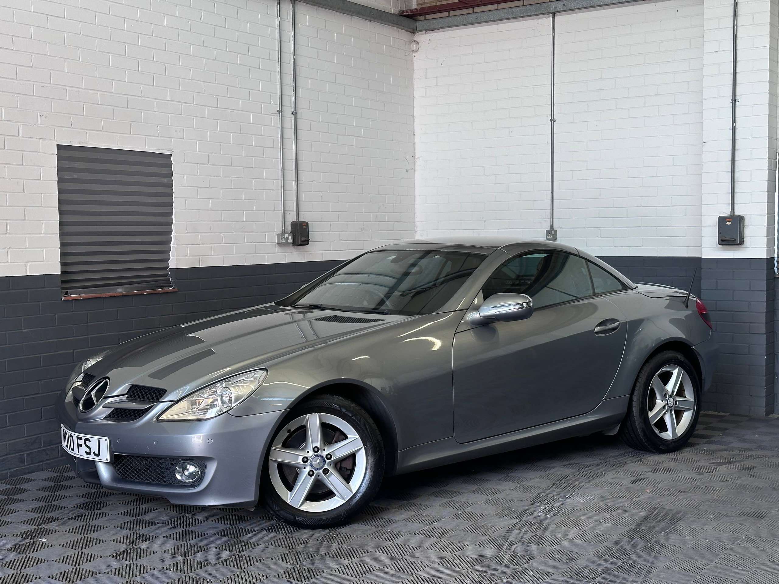 A 2010 MERCEDES-BENZ SLK 3.0 SLK300 Convertible 2dr Petrol G-Tronic Euro 5 (231 ps) A 2010 MERCEDES-BENZ SLK 3.0 SLK300 Convertible 2dr Petrol G-Tronic Euro 5 (231 ps)